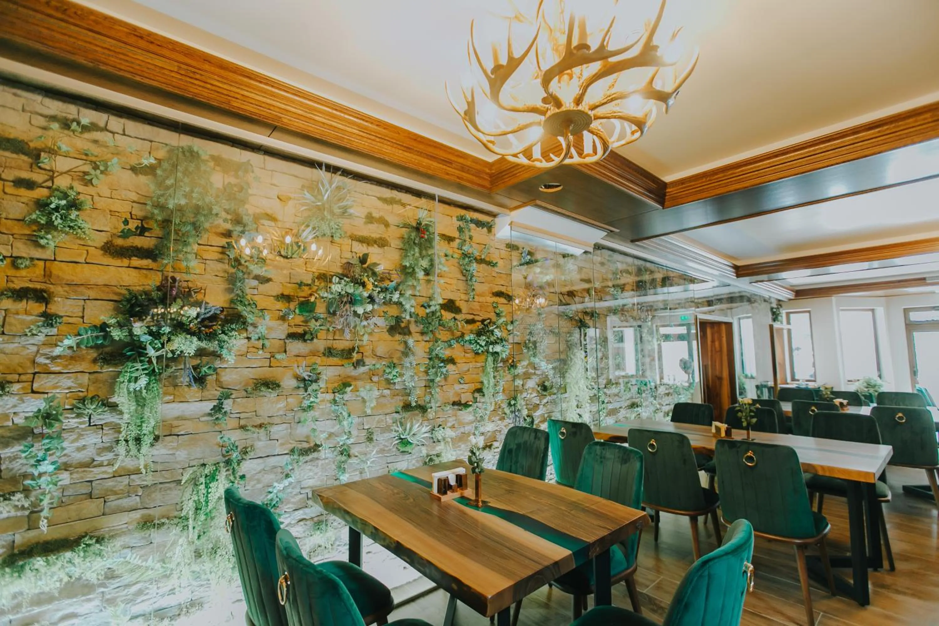 Lostrita - Pastravarie, Hotel & SPA