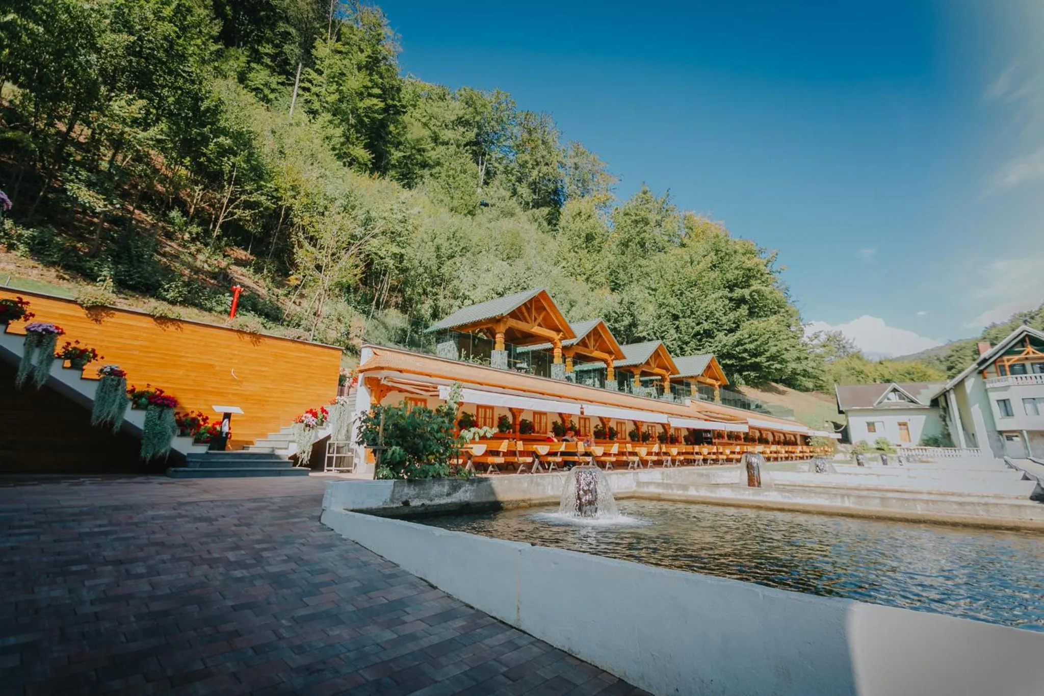 Lostrita - Pastravarie, Hotel & SPA