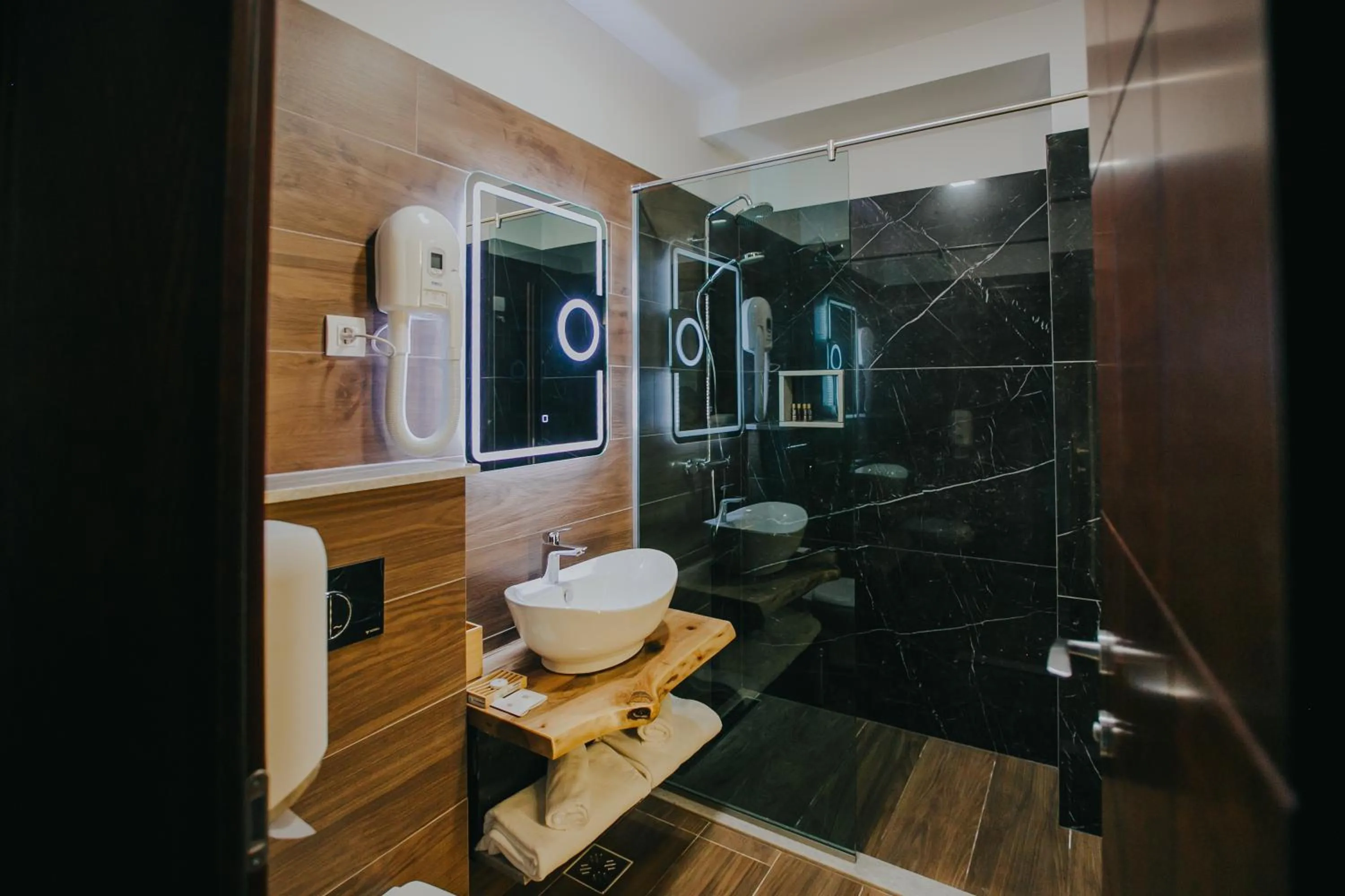 Lostrita - Pastravarie, Hotel & SPA