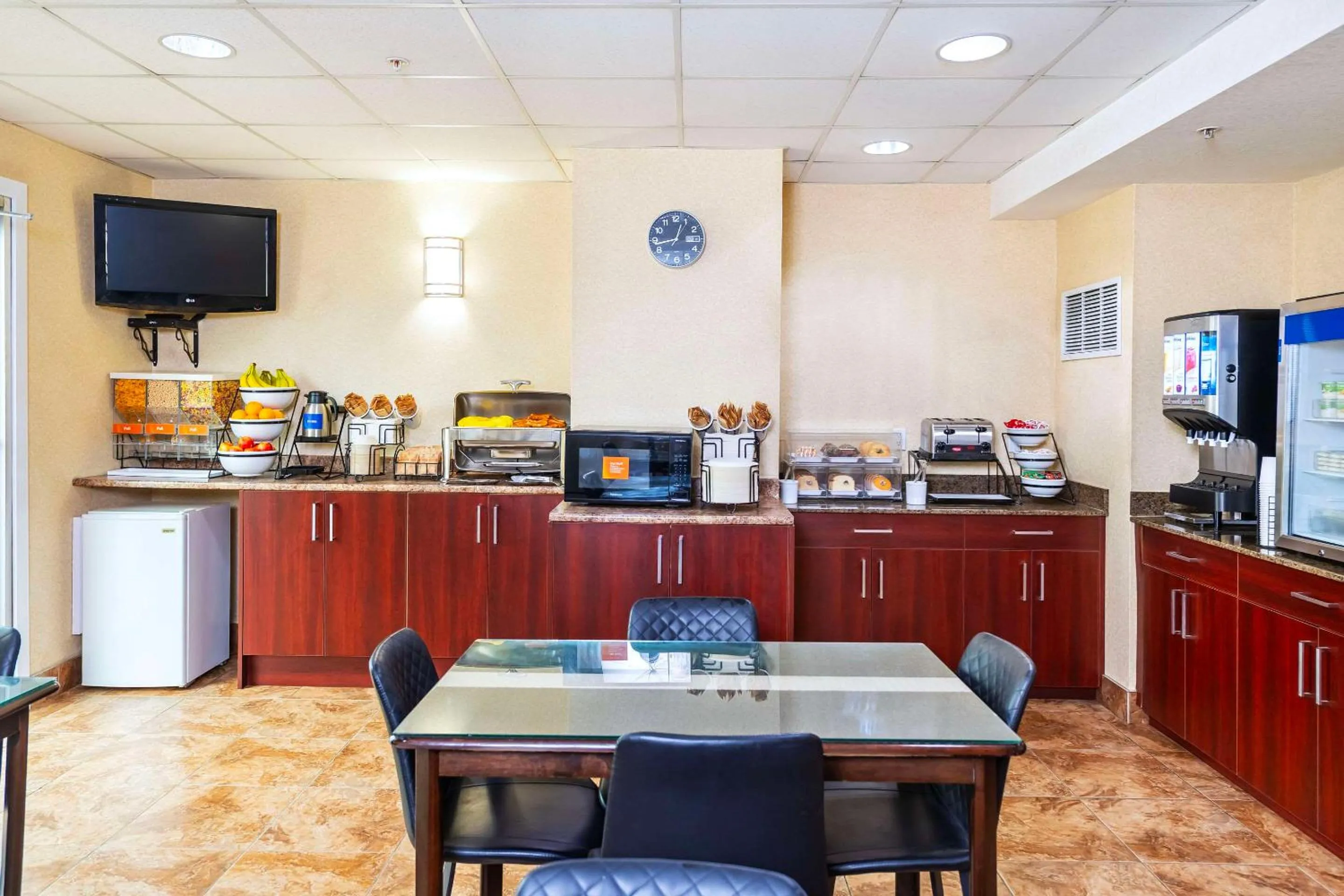 Breakfast in Comfort Inn & Suites