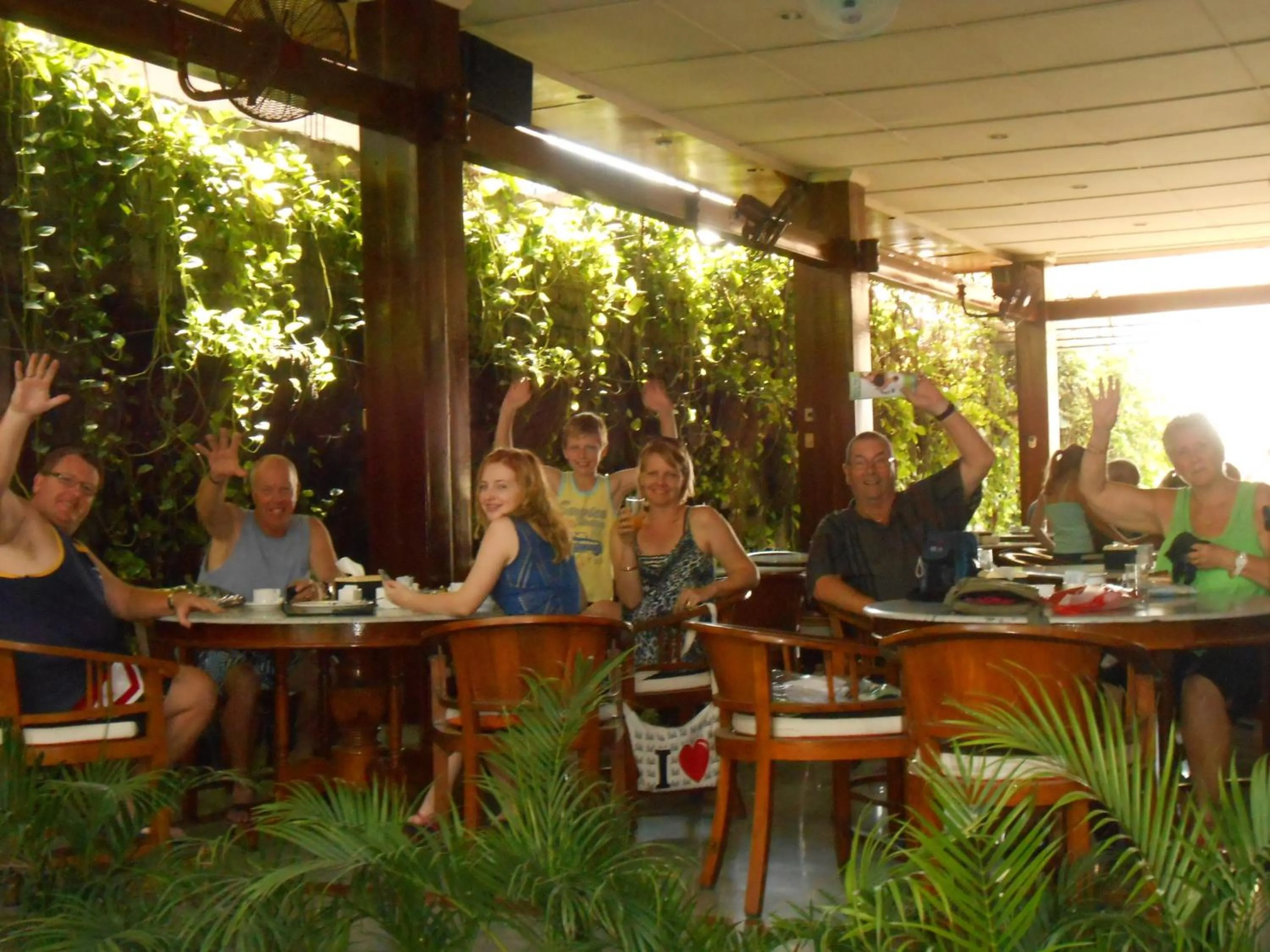 Restaurant/places to eat in Green Garden Hotel