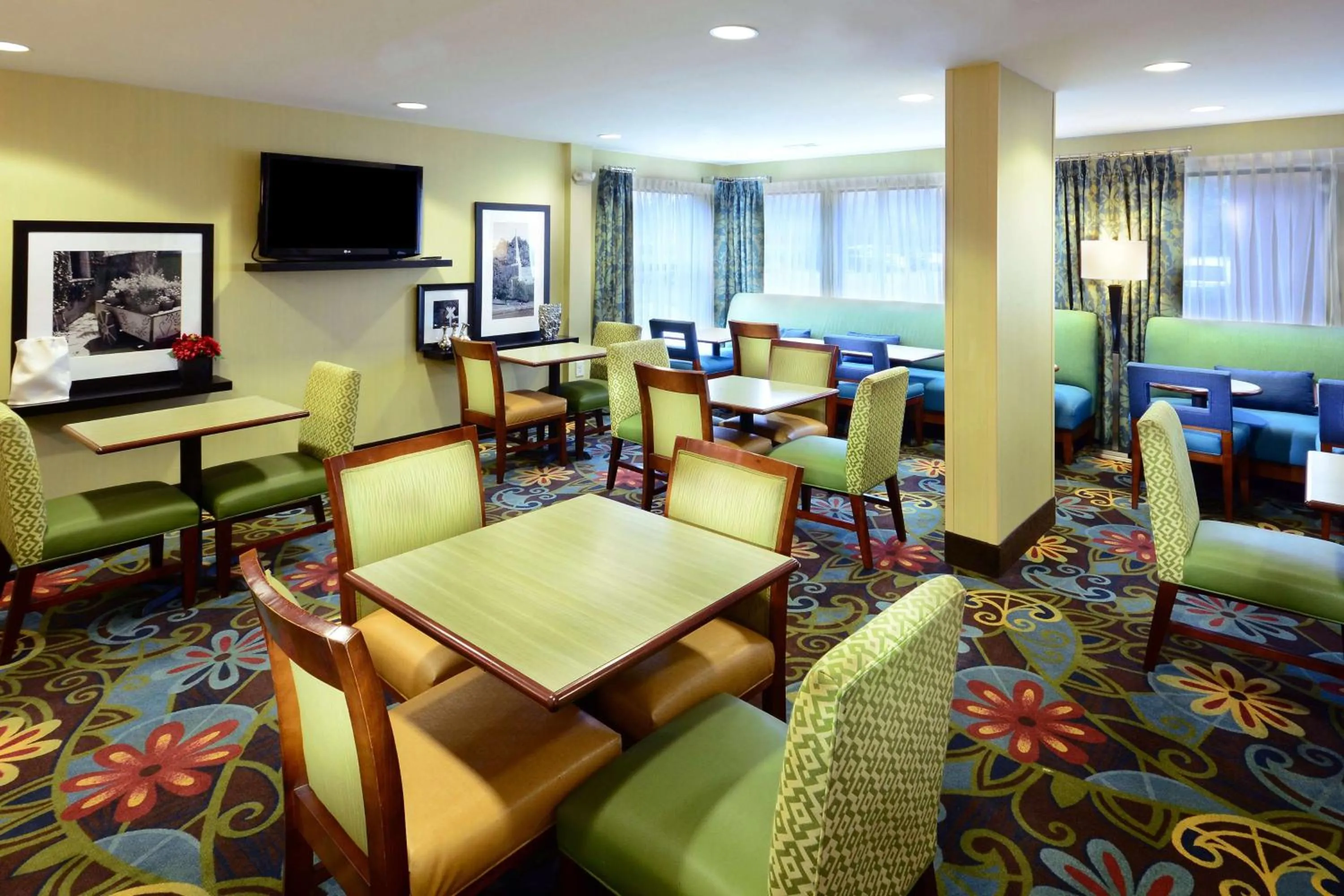 Restaurant/places to eat in Hampton Inn Raleigh/Town of Wake Forest