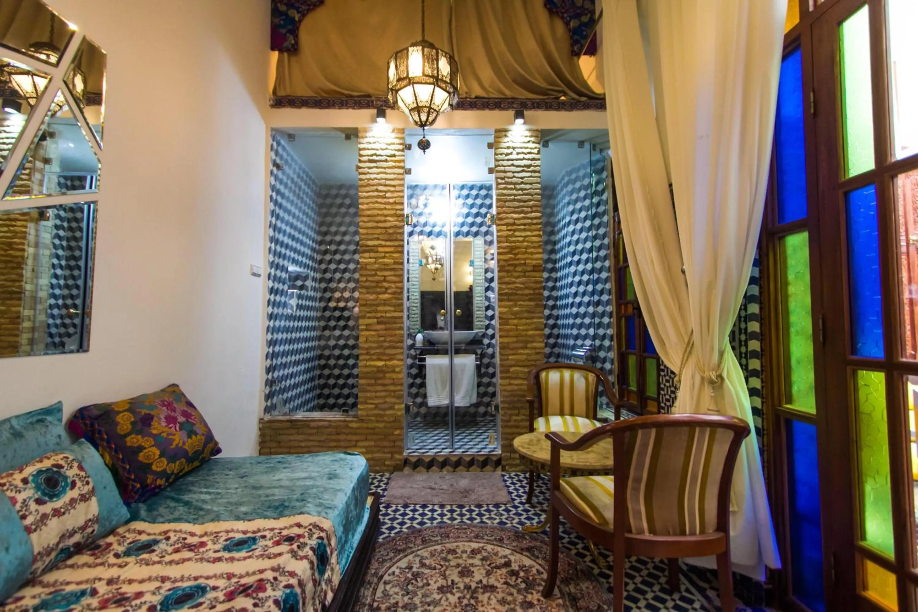 Bed in Riad 53 Fes - Luxury Oasis