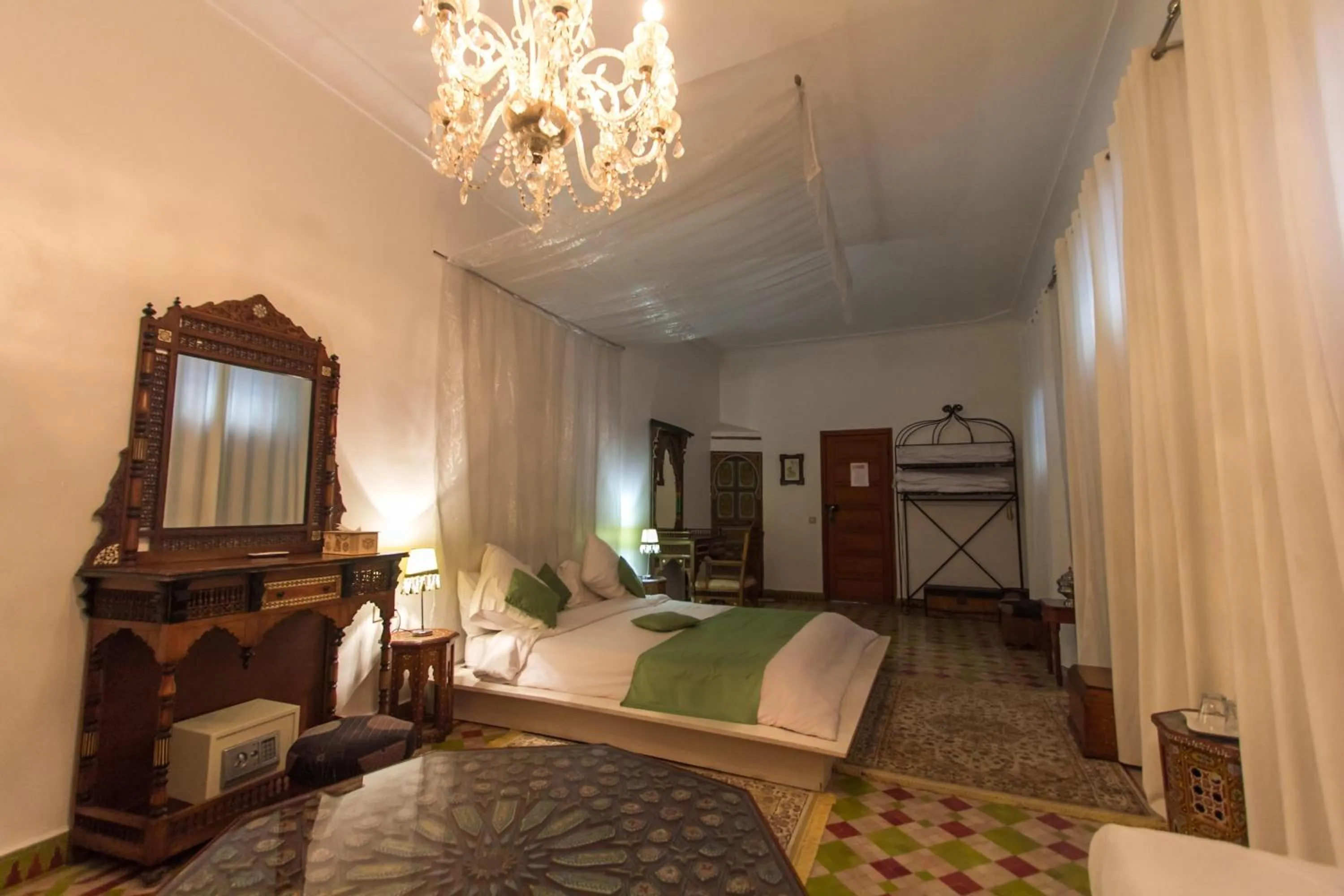 Bed in Riad 53 Fes - Luxury Oasis