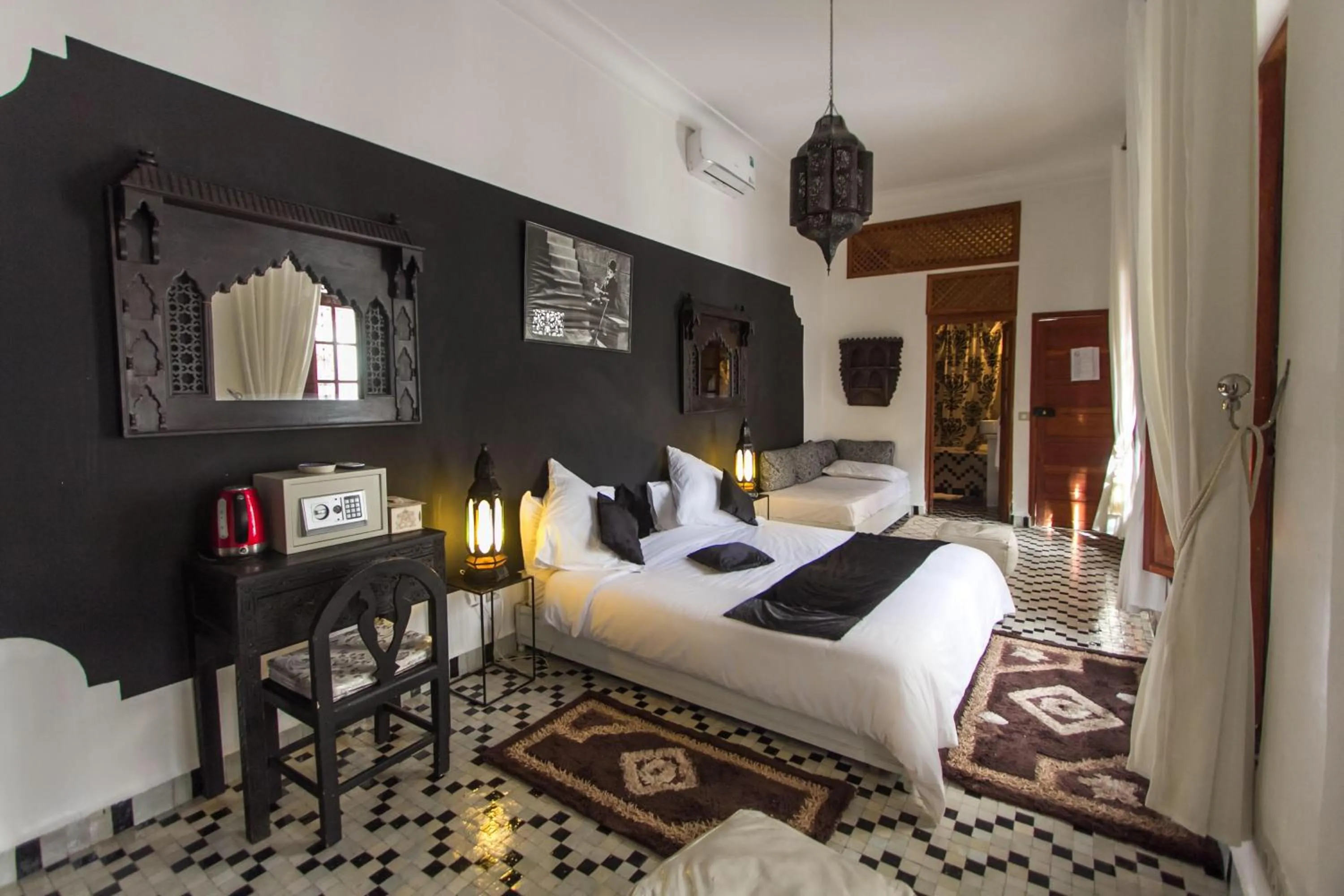 Bed in Riad 53 Fes - Luxury Oasis