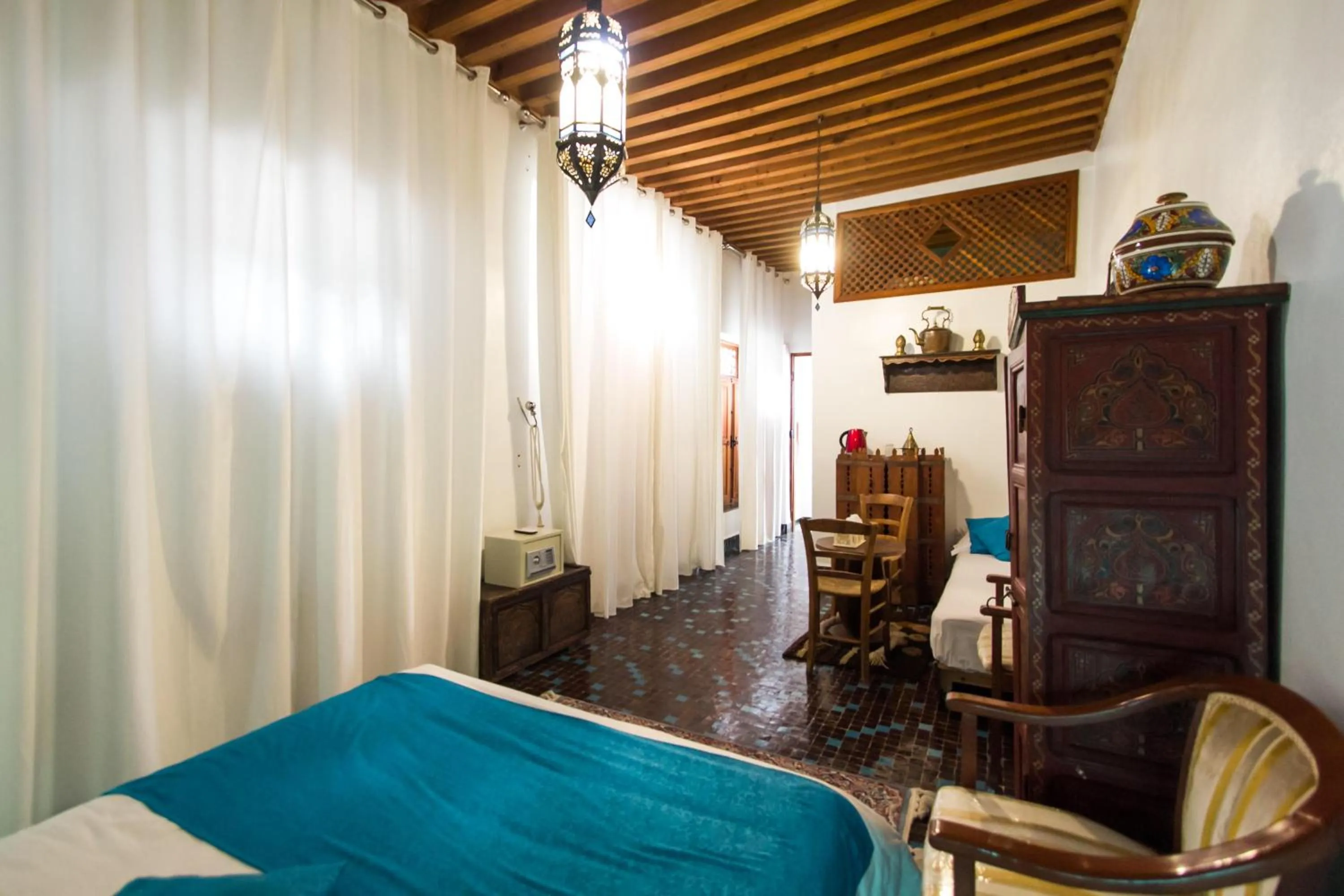 Bed in Riad 53 Fes - Luxury Oasis