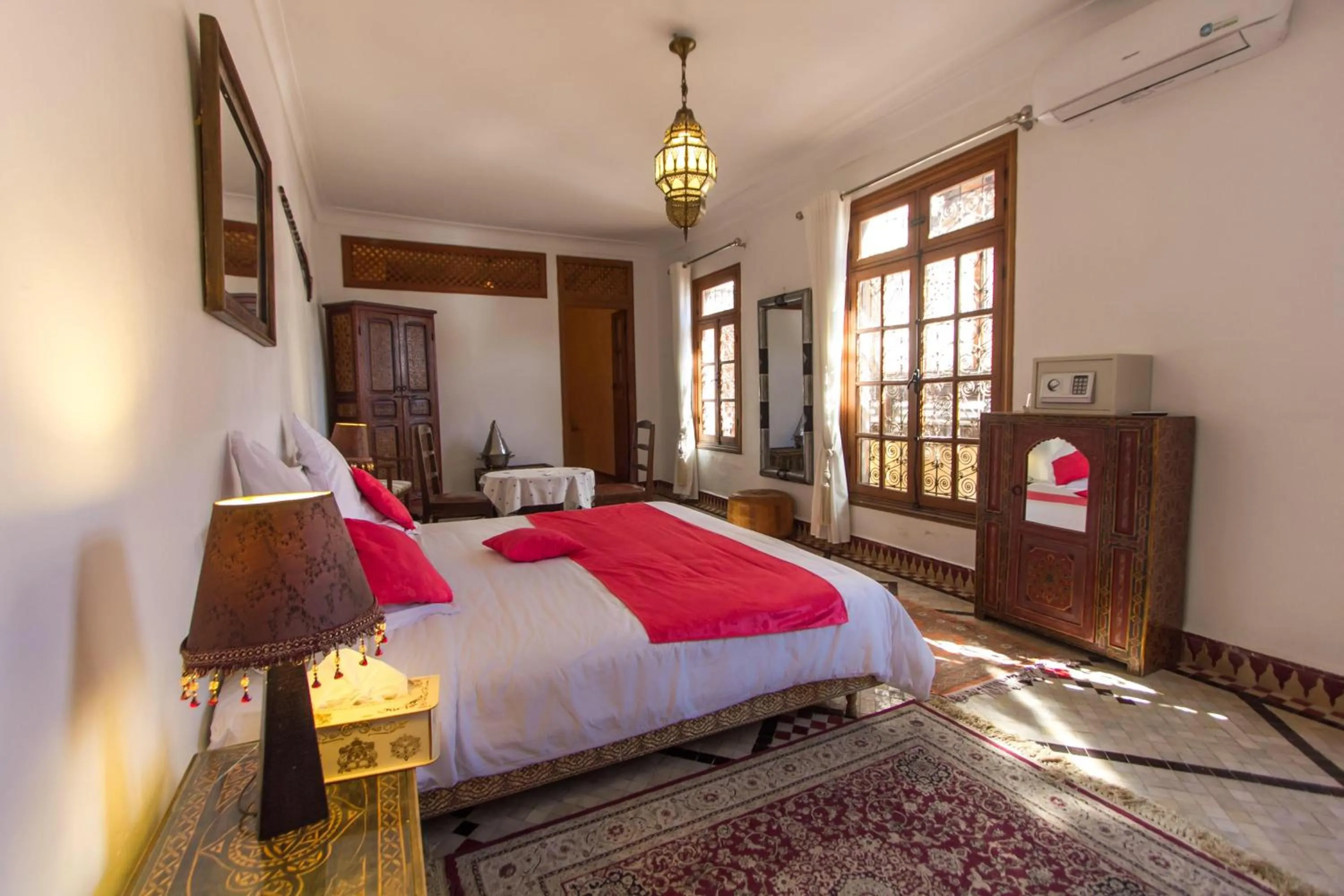 Bed in Riad 53 Fes - Luxury Oasis