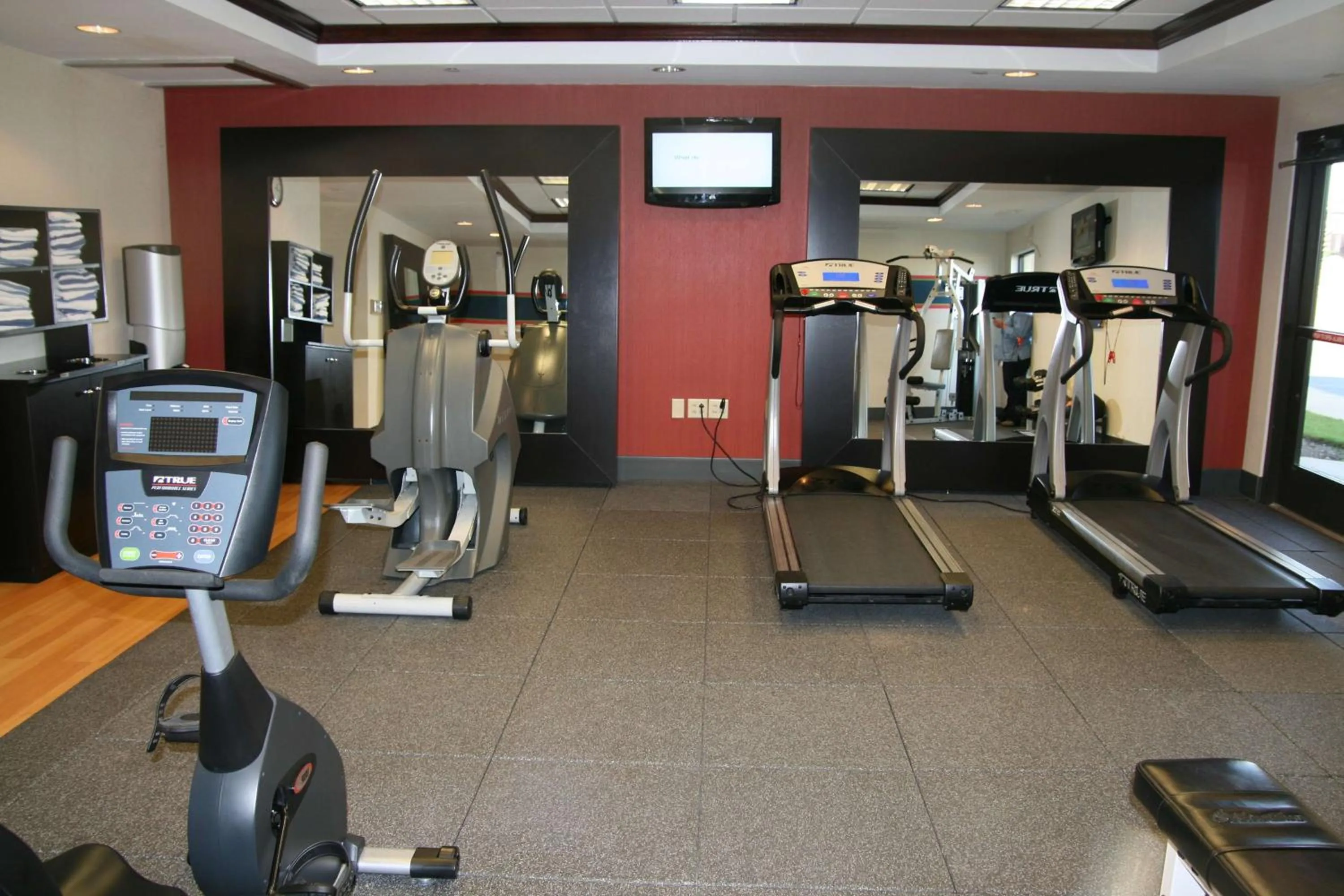 Fitness centre/facilities in Hampton Inn Olive Branch