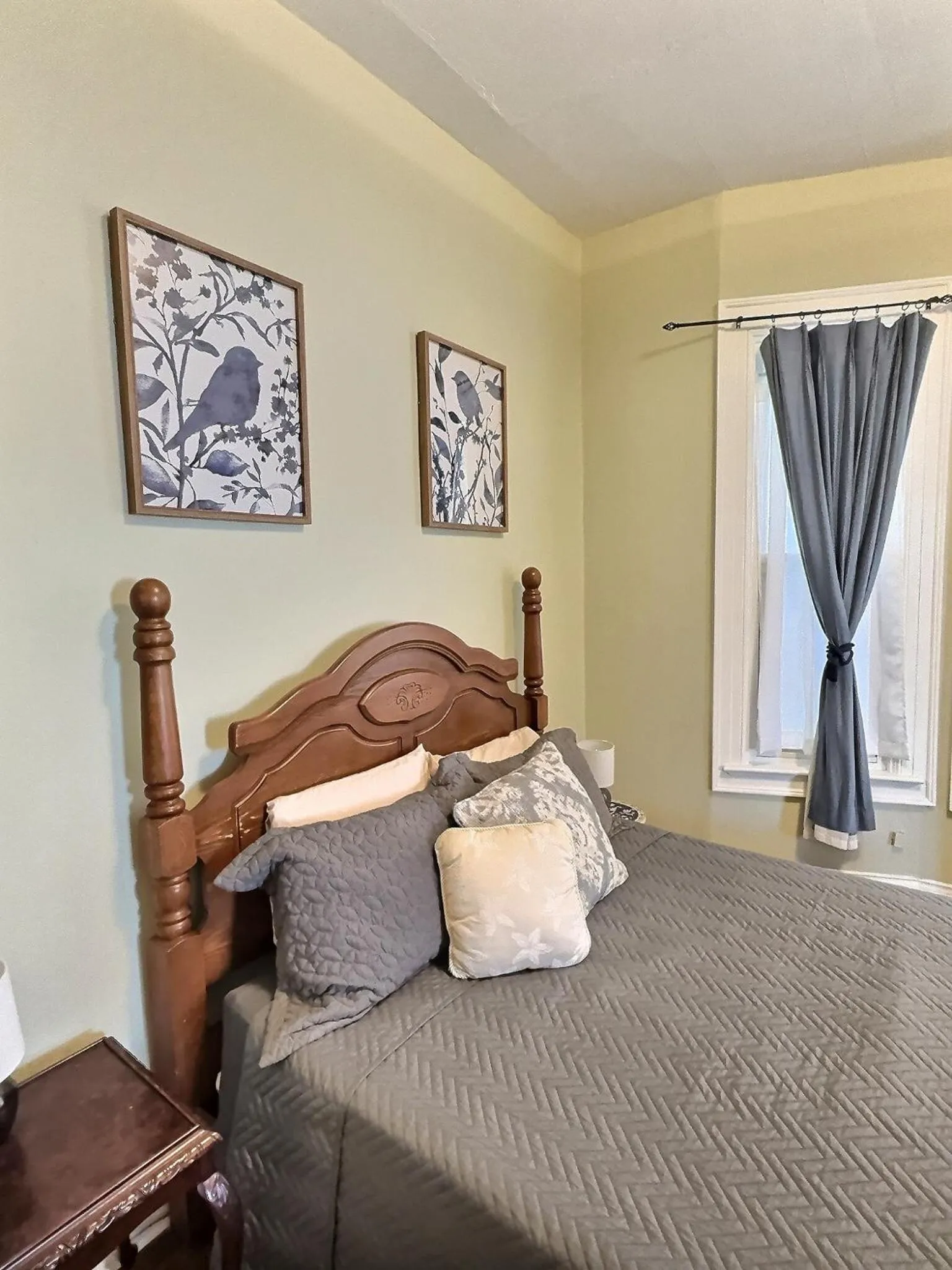 Bed in Historic LaSalle Downtown