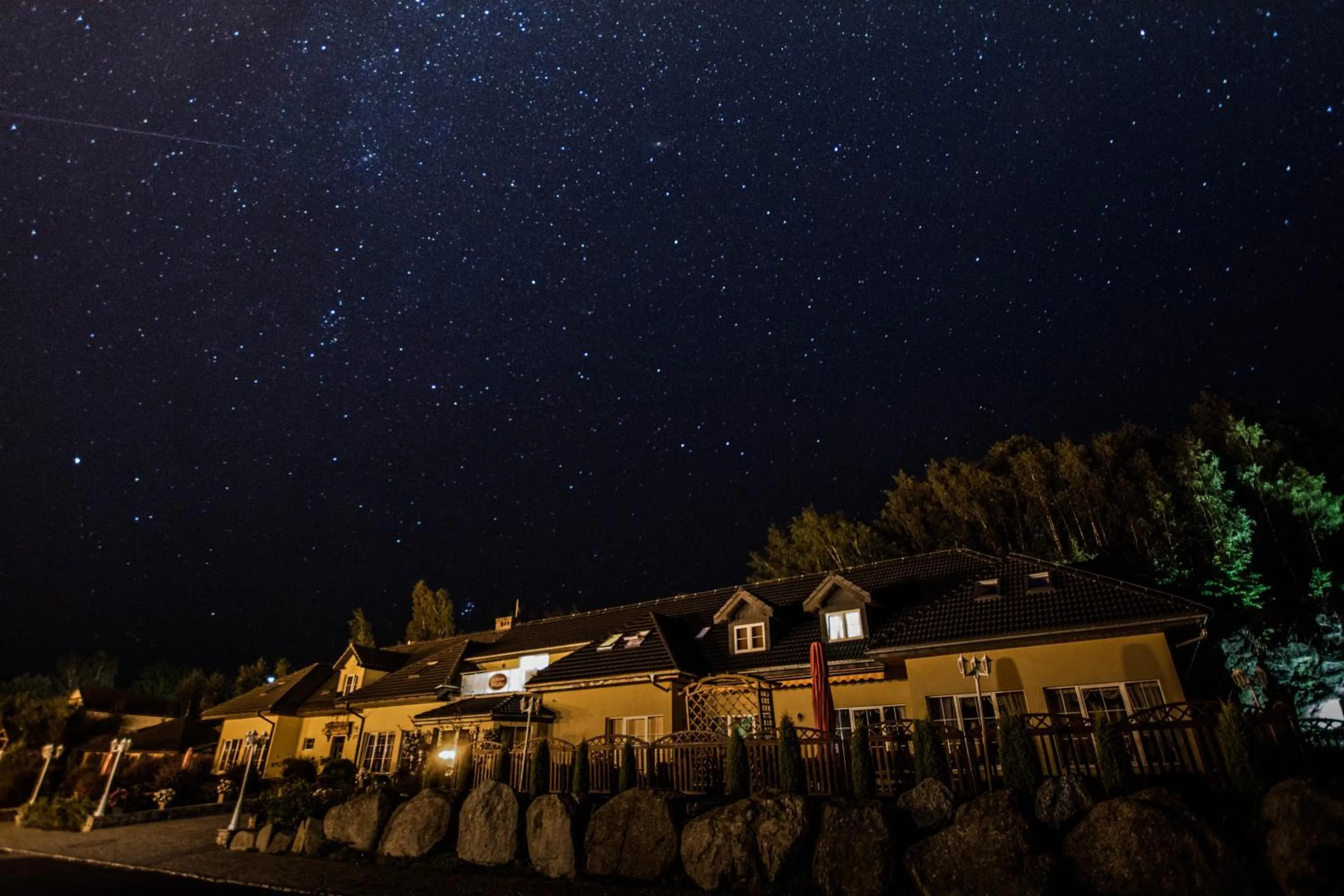 Facade/entrance in Dwór Skalny Apartamenty, Pokoje i Restauracja Karczma Skalna