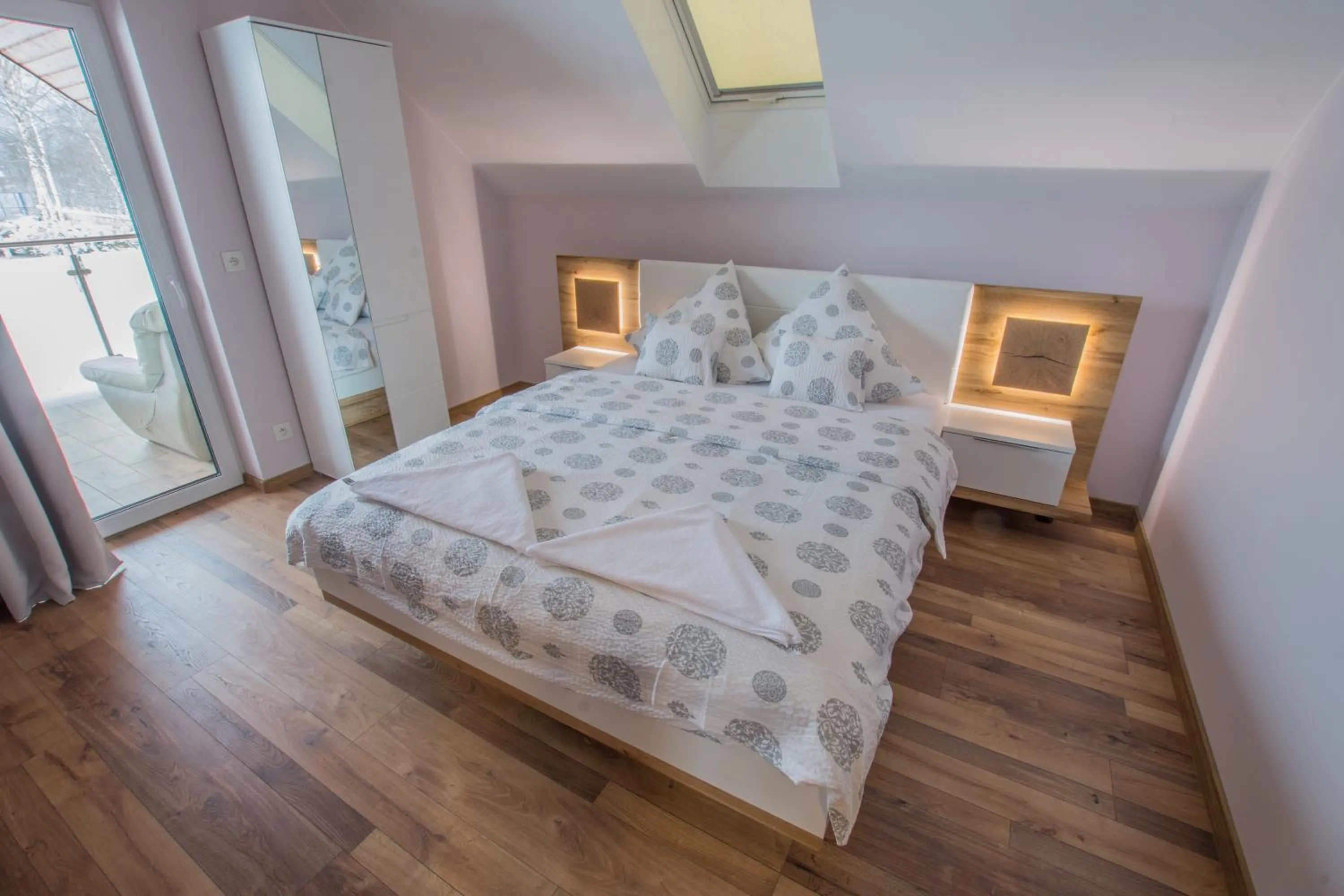 Bedroom in Dwór Skalny Apartamenty, Pokoje i Restauracja Karczma Skalna