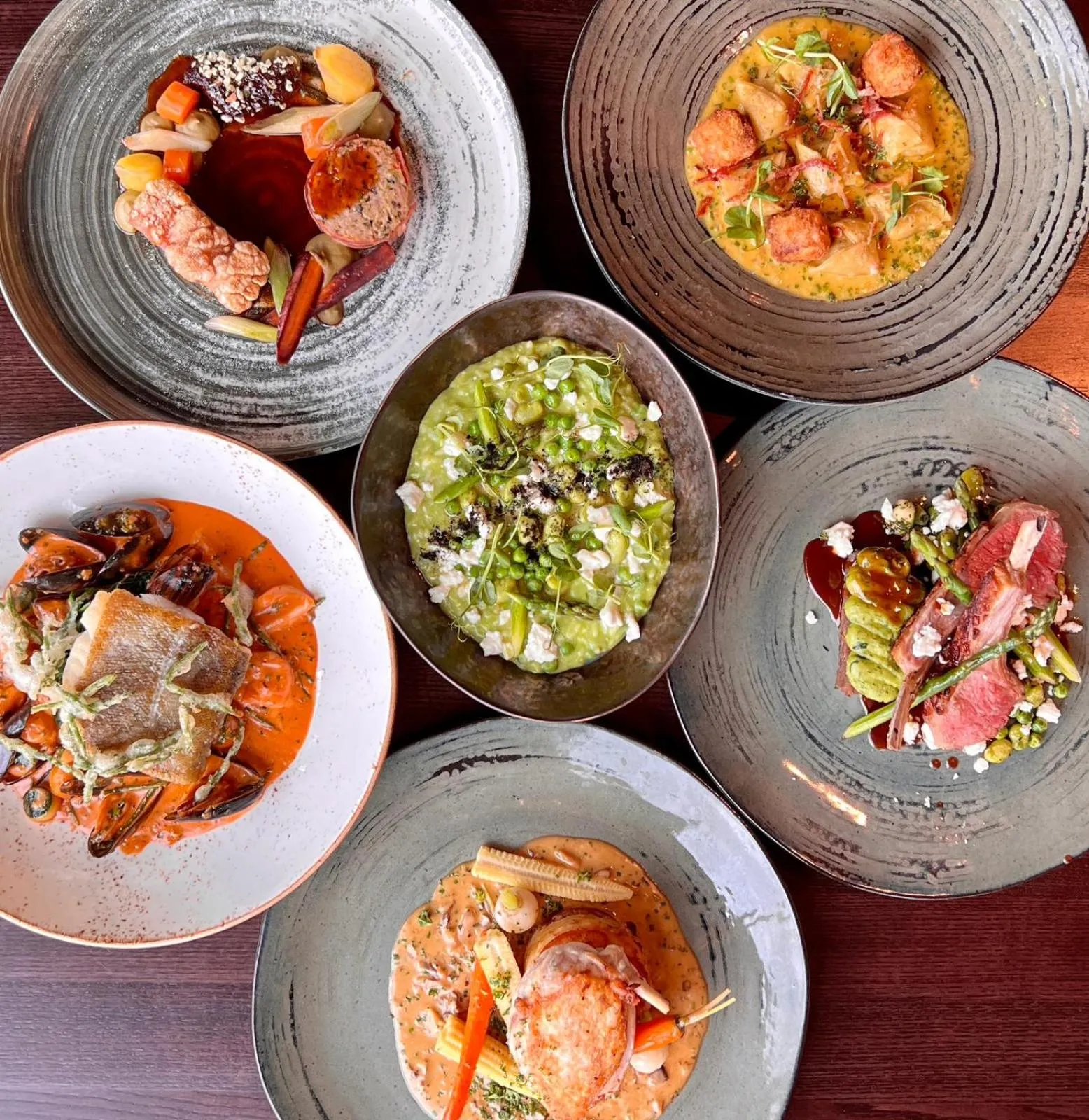 Restaurant/places to eat in Casa Hotel