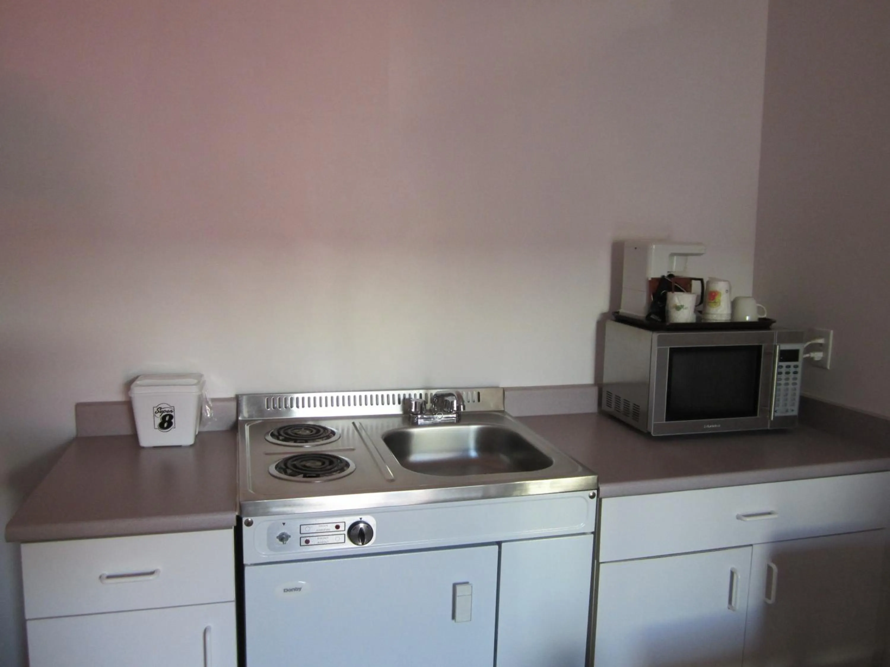 Kitchen or kitchenette in Sage Inn Merritt BC