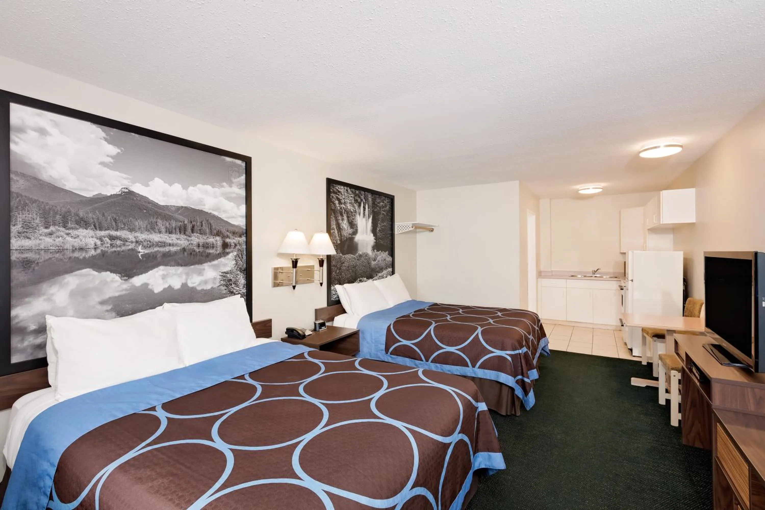 Bedroom, Bed in Sage Inn Merritt BC