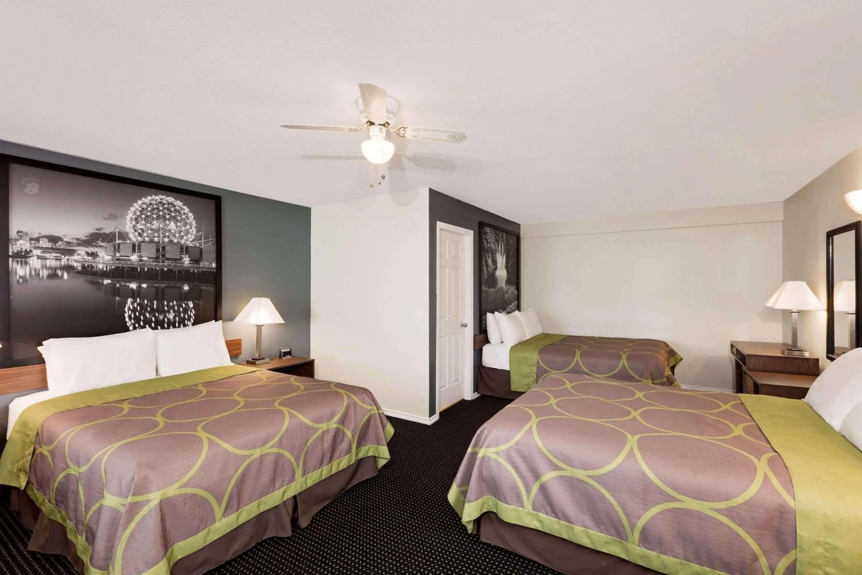 Photo of the whole room, Bed in Sage Inn Merritt BC