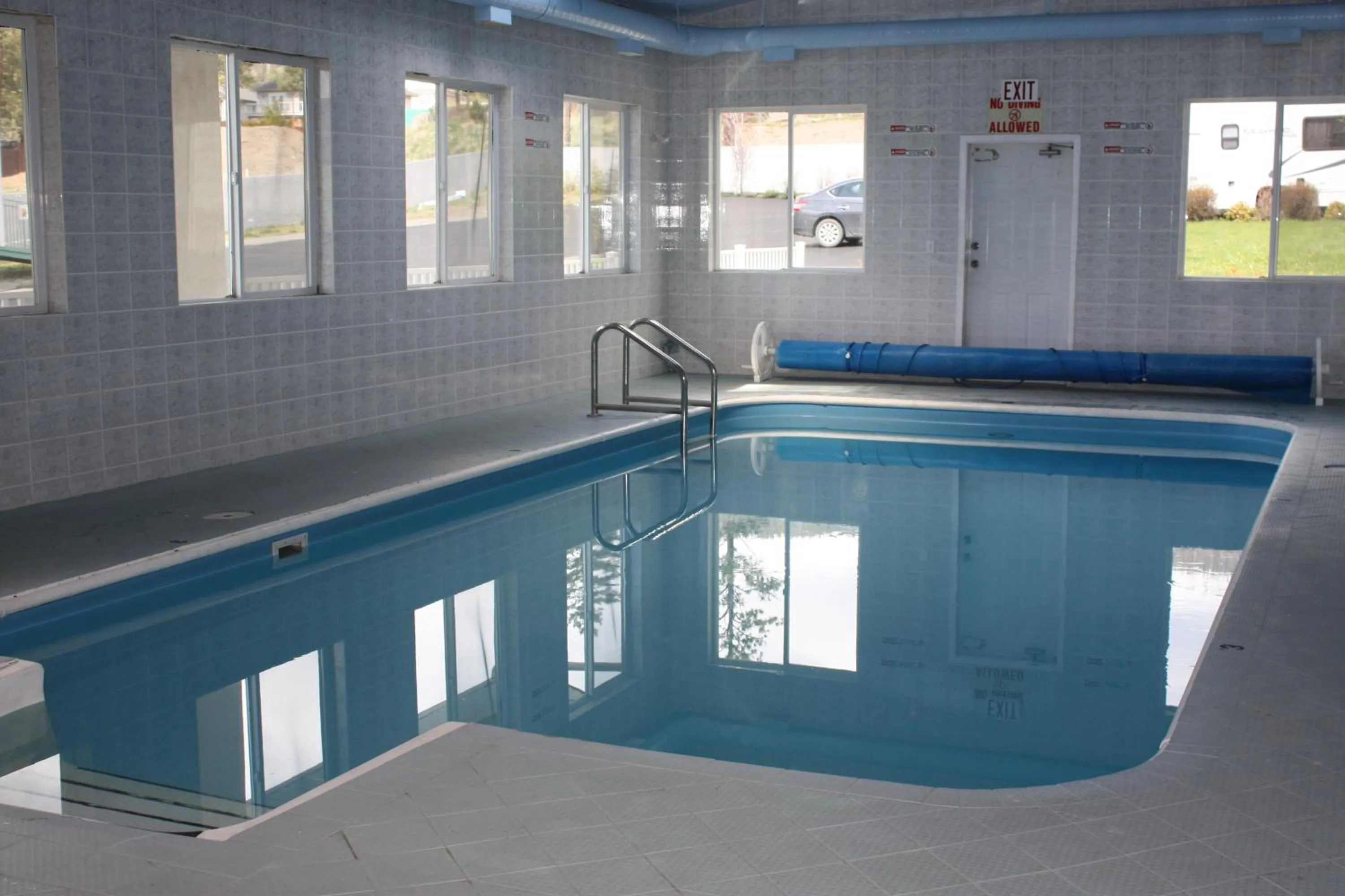 Swimming pool in Sage Inn Merritt BC