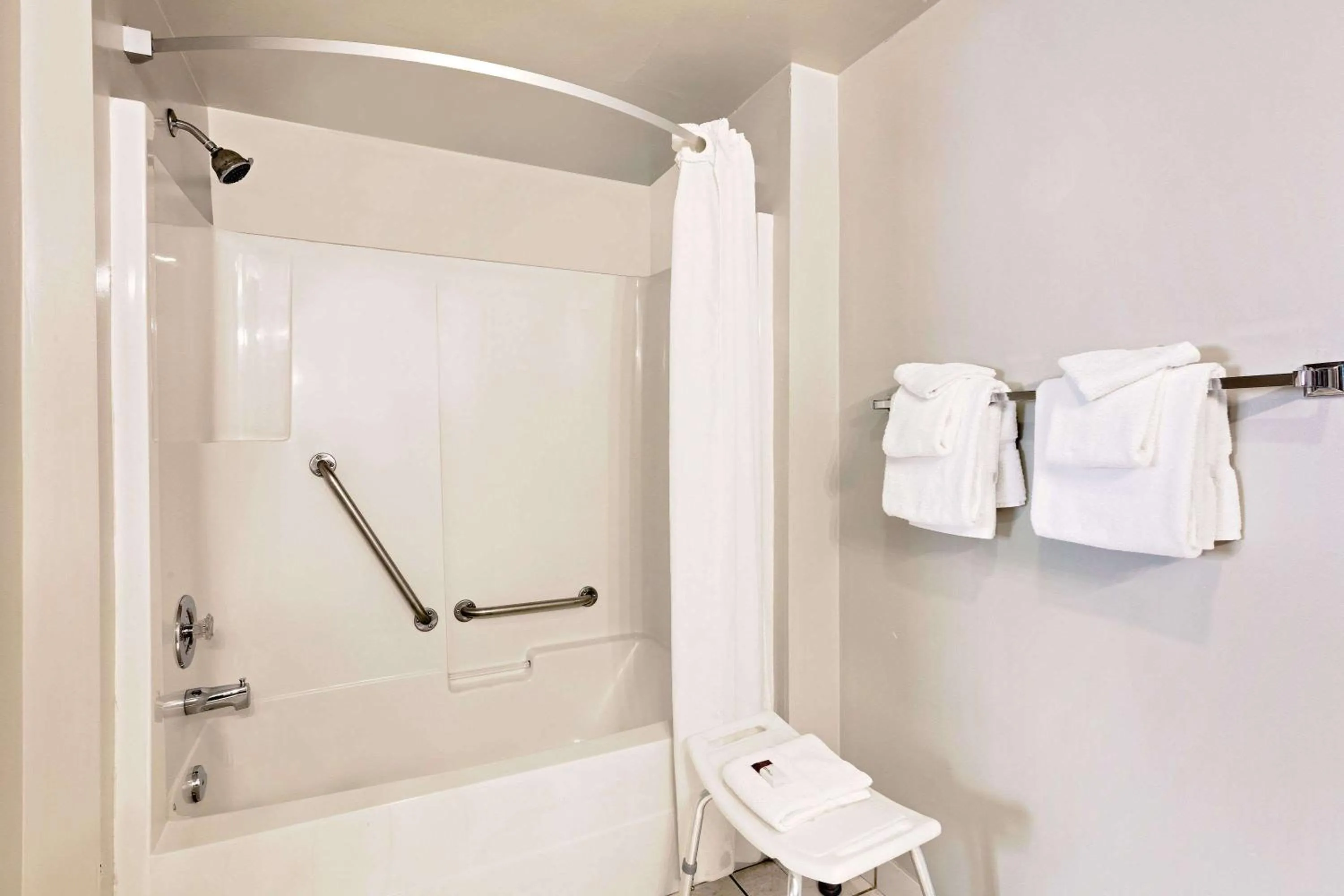 Shower in Sage Inn Merritt BC