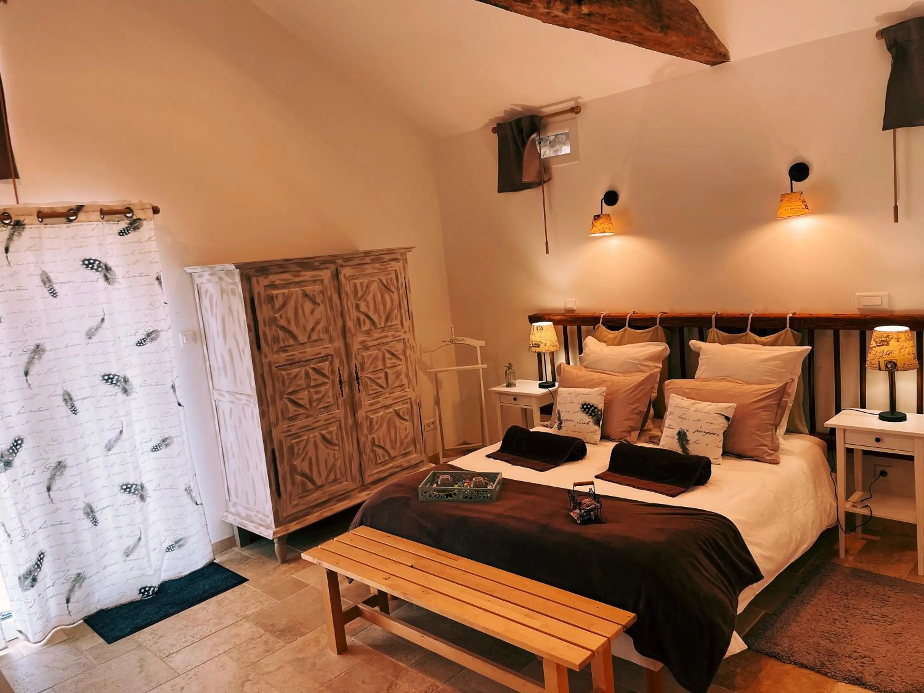 Patio, Bed in "La Petite Félixière" à 25 min du Puy du Foù, 10 min de Cholet, et 35 min de Nantes