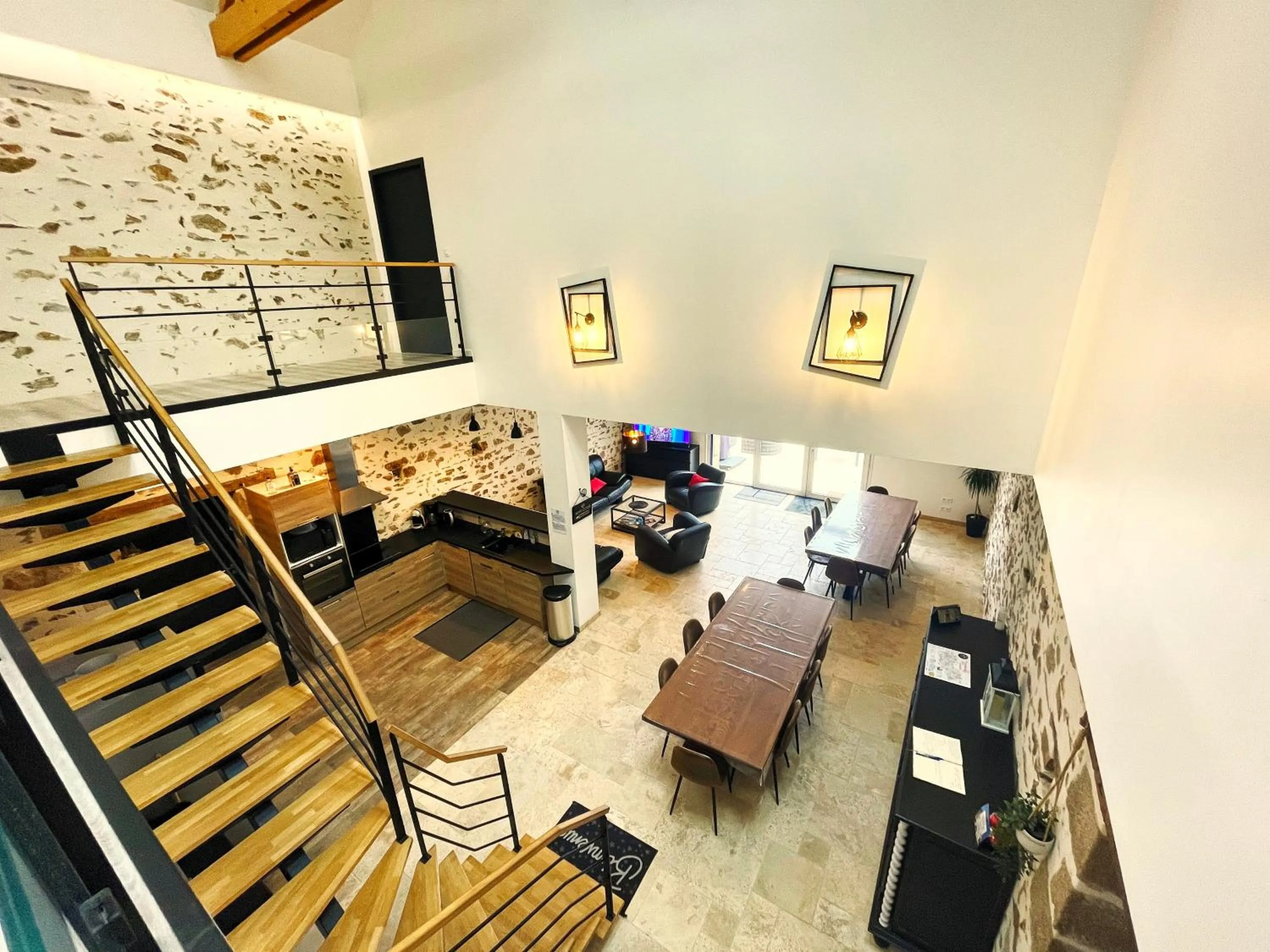 Communal lounge/ TV room in "La Petite Félixière" à 25 min du Puy du Foù, 10 min de Cholet, et 35 min de Nantes