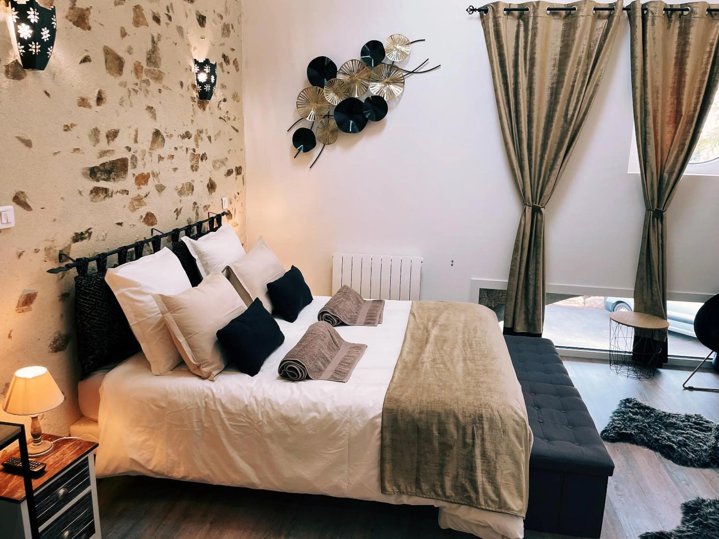 Bedroom, Bed in La Petite Félixière