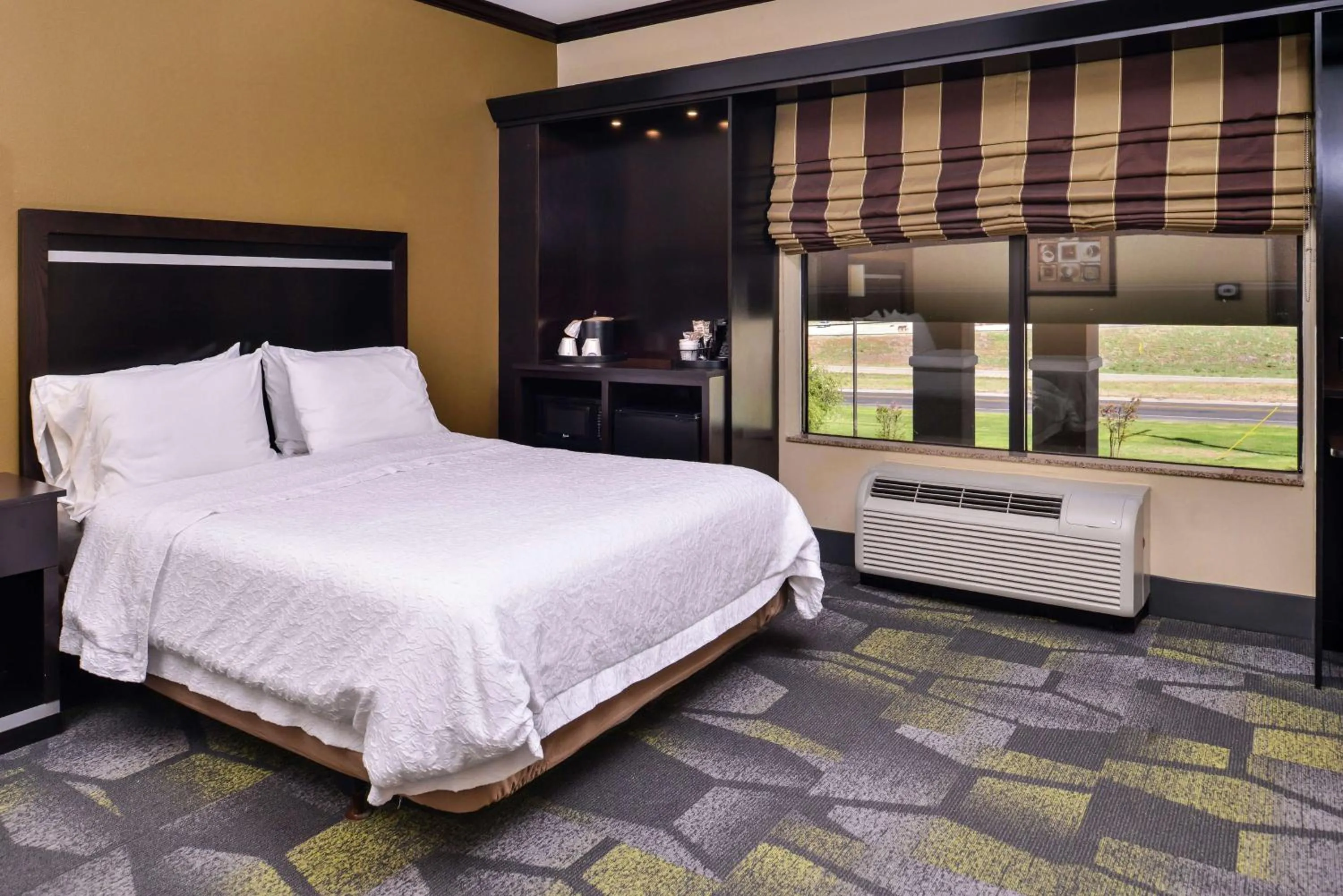 Bed in Hampton Inn & Suites Big Spring