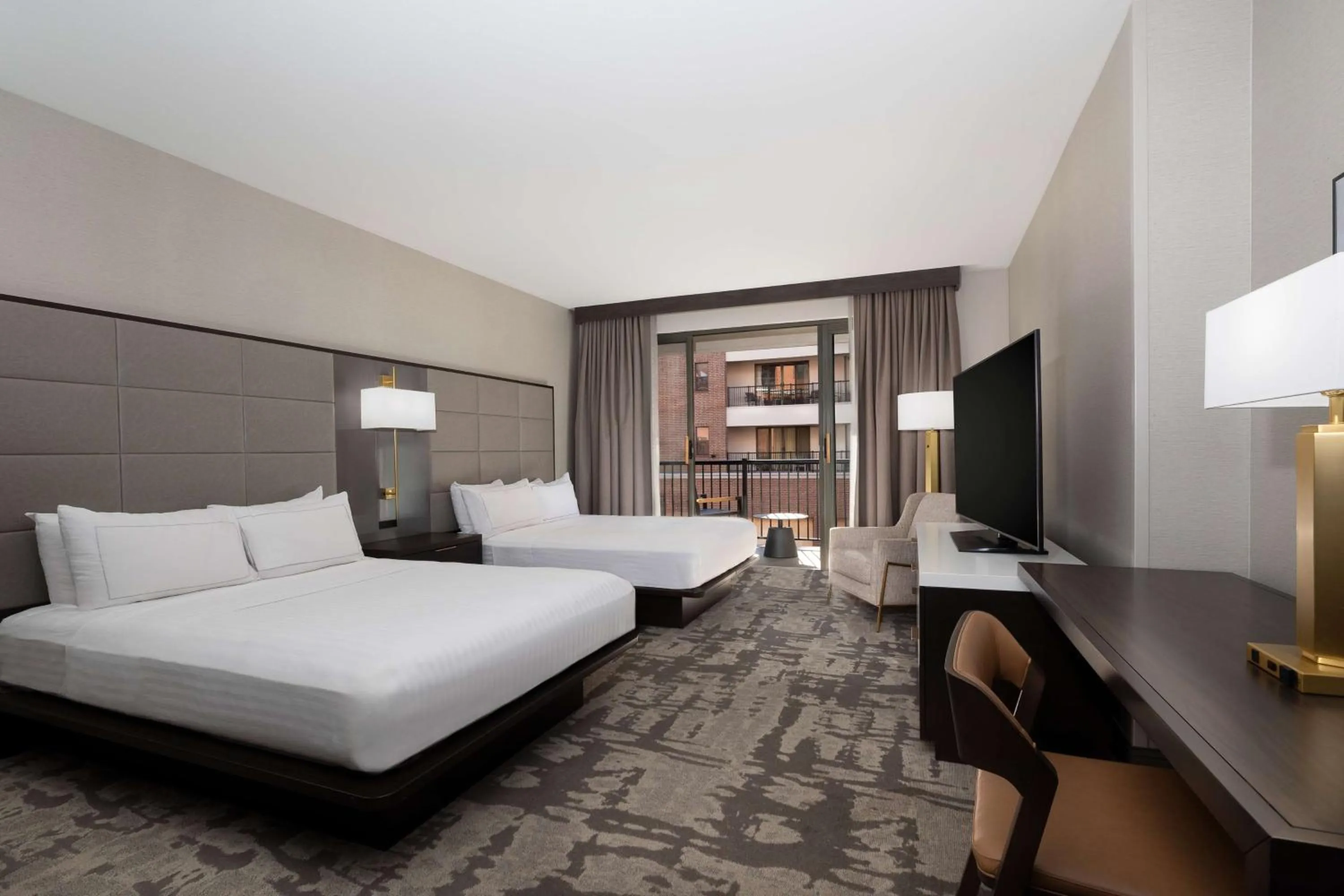 Bed in Hilton Promenade Branson Landing