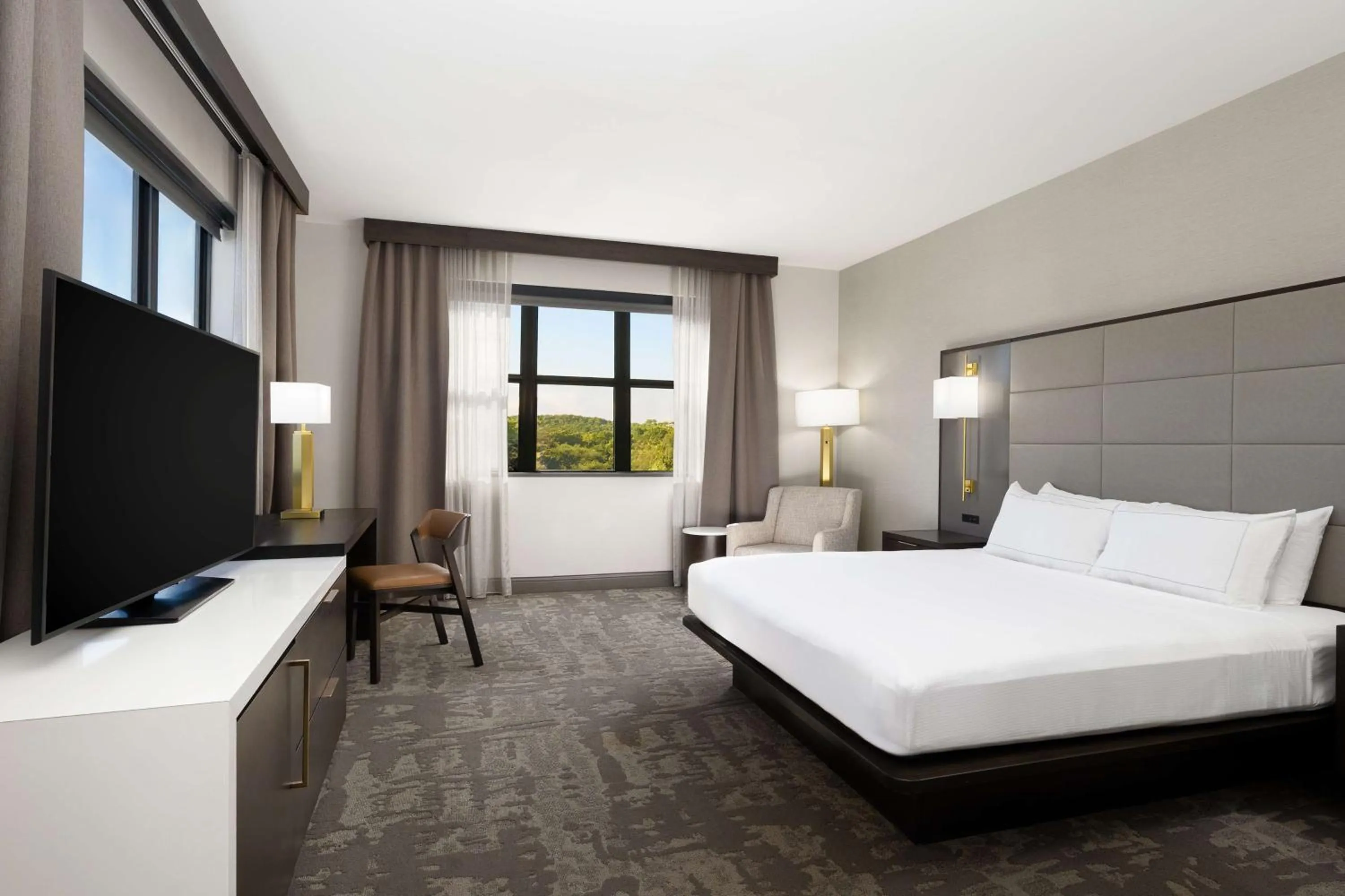 Bed in Hilton Promenade Branson Landing