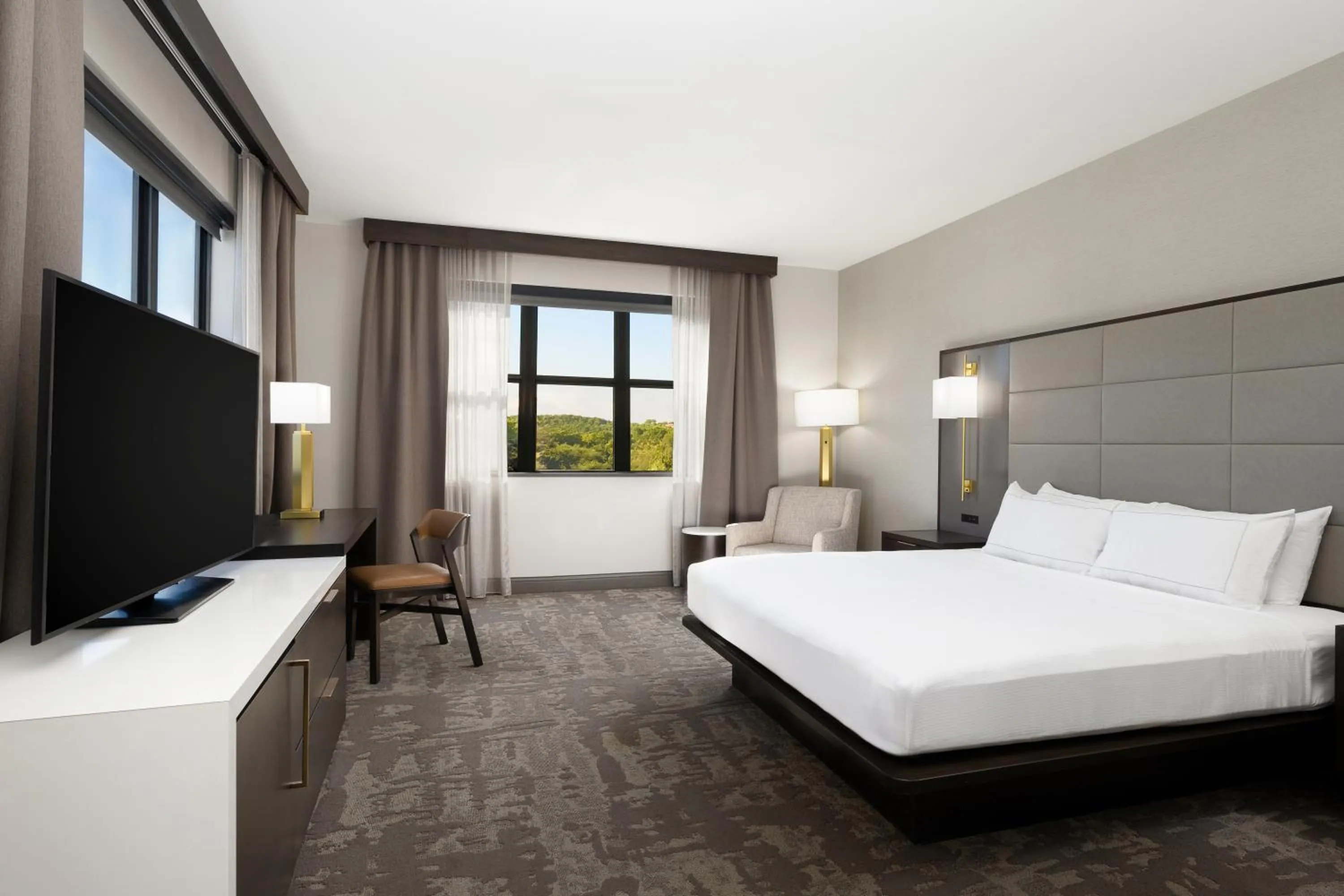 Bed in Hilton Promenade Branson Landing