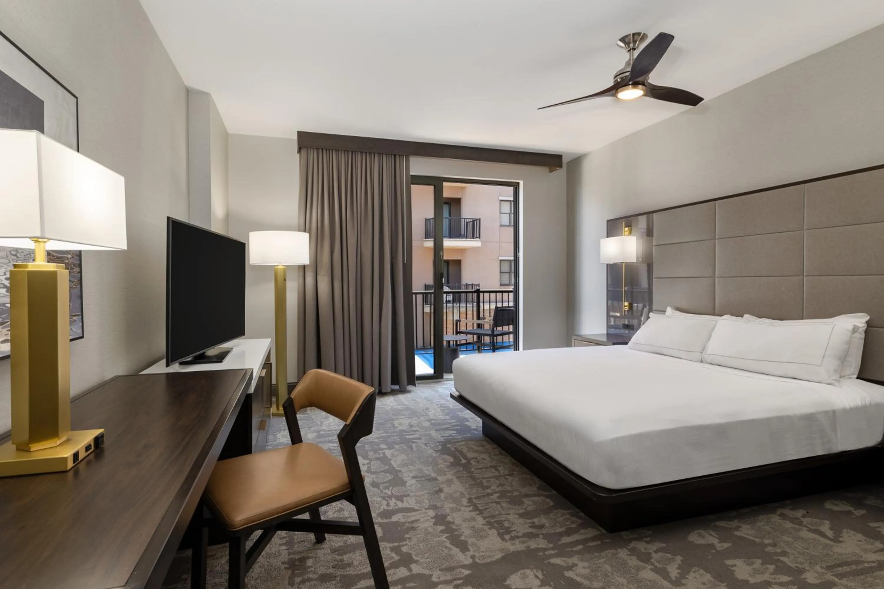 Bed in Hilton Promenade Branson Landing