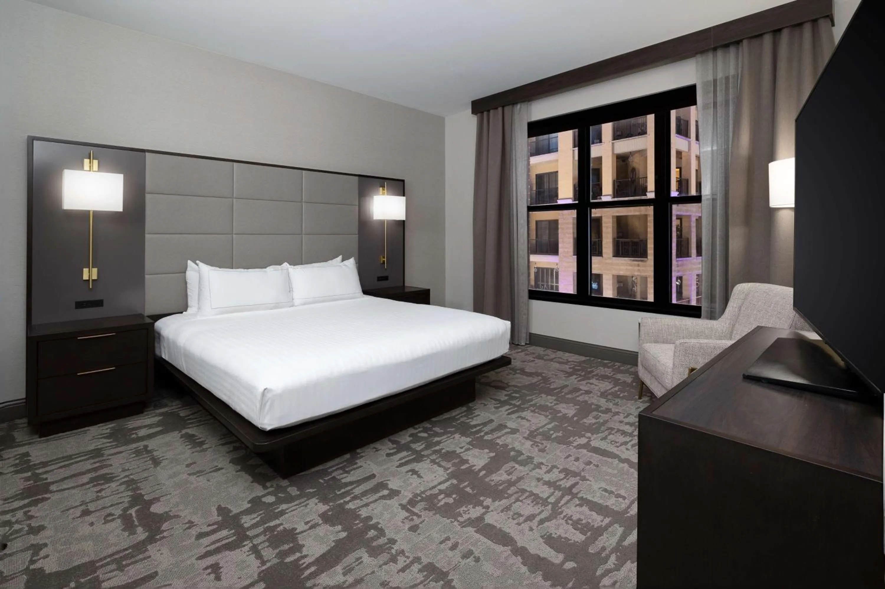 Bed in Hilton Promenade Branson Landing