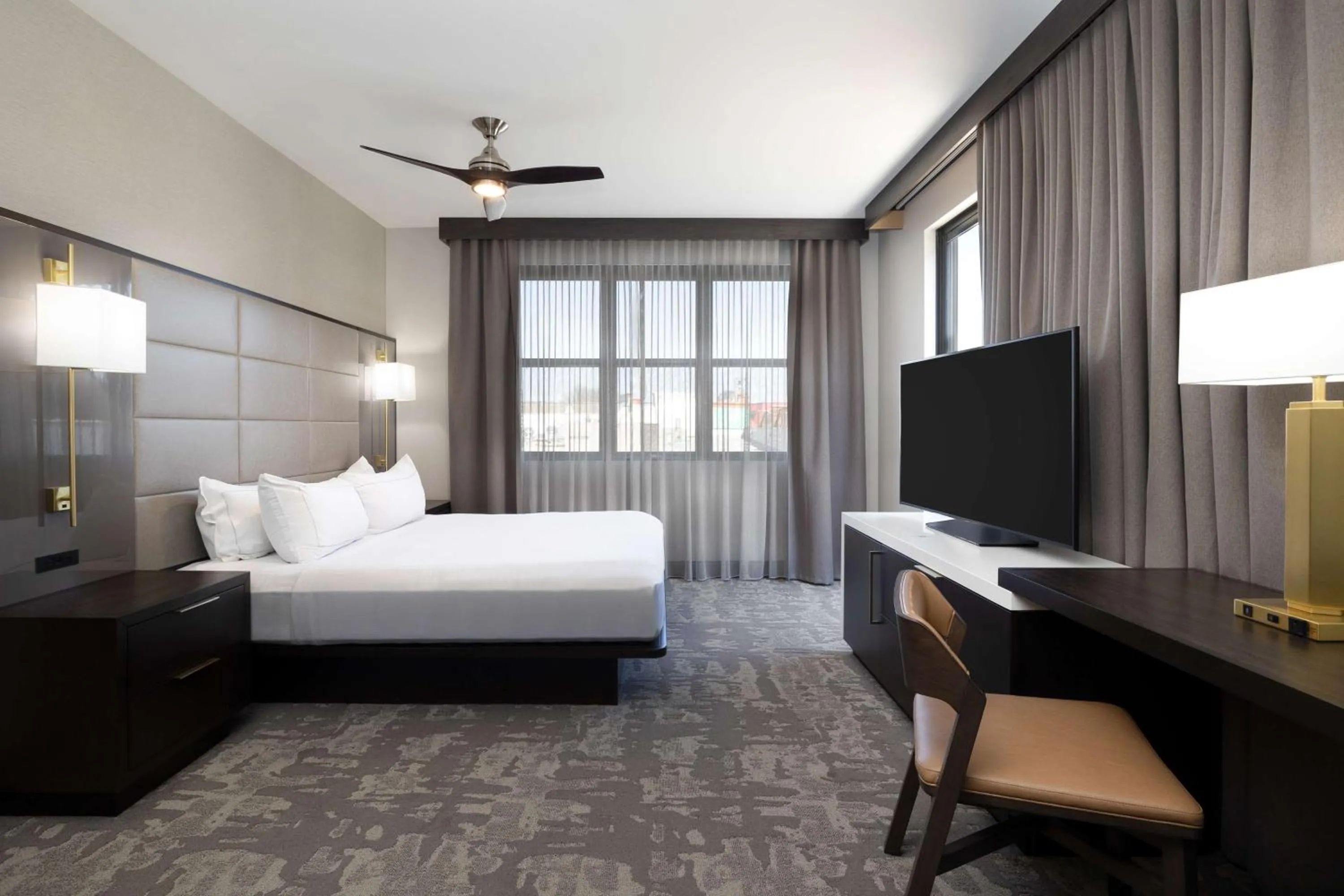 Bed in Hilton Promenade Branson Landing