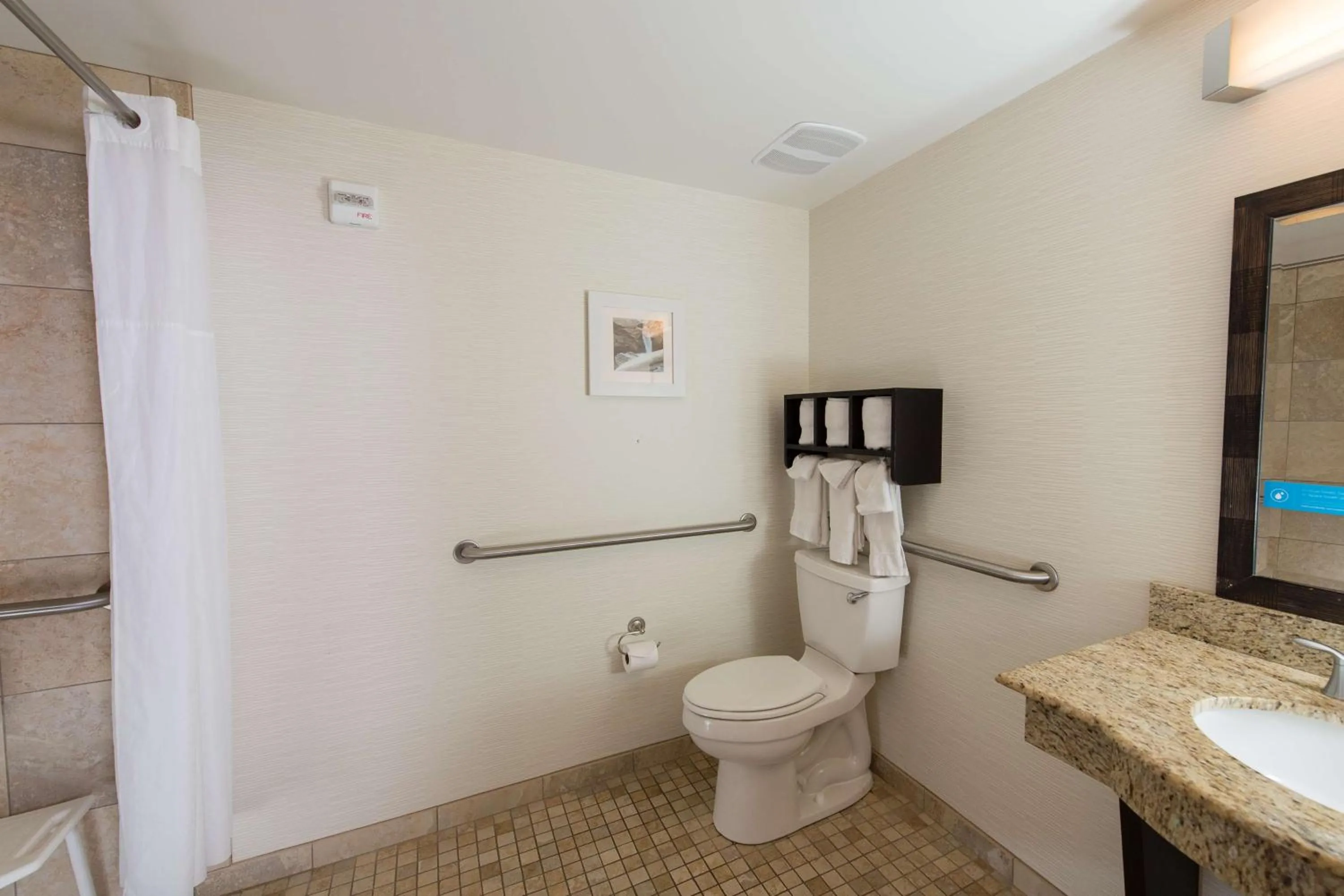 Bathroom in Hampton Inn & Suites Phoenix Chandler Fashion Center
