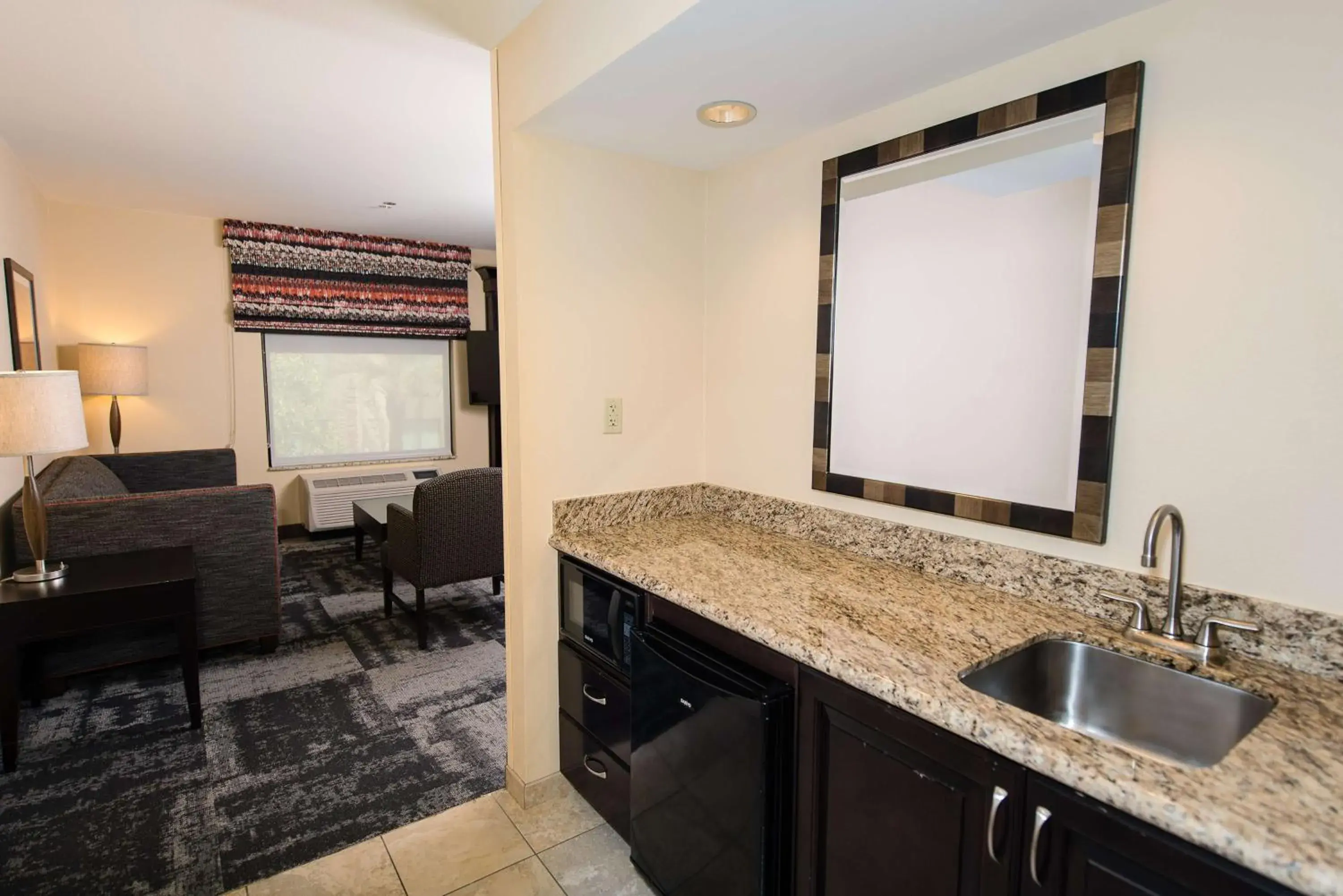 King Room with Accessible Tub - Mobility and Hearing Access/Non-Smoking in Hampton Inn & Suites Phoenix Chandler Fashion Center King Room with Accessible Tub - Mobility and Hearing Access/Non-Smoking in Hampton Inn & Suites Phoenix Chandler Fashion Center