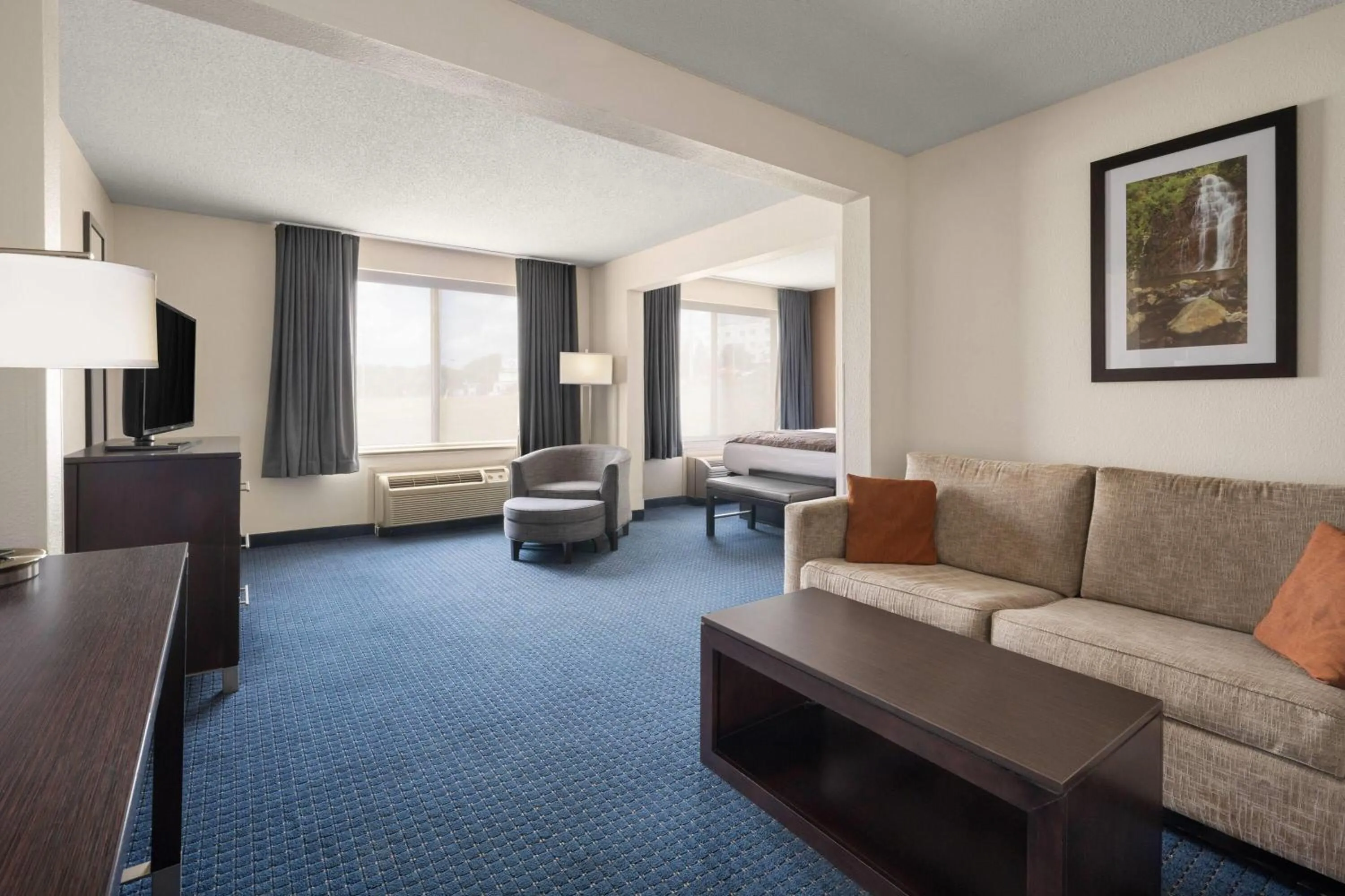 Photo of the whole room in Wingate by Wyndham Augusta Fort Eisenhower