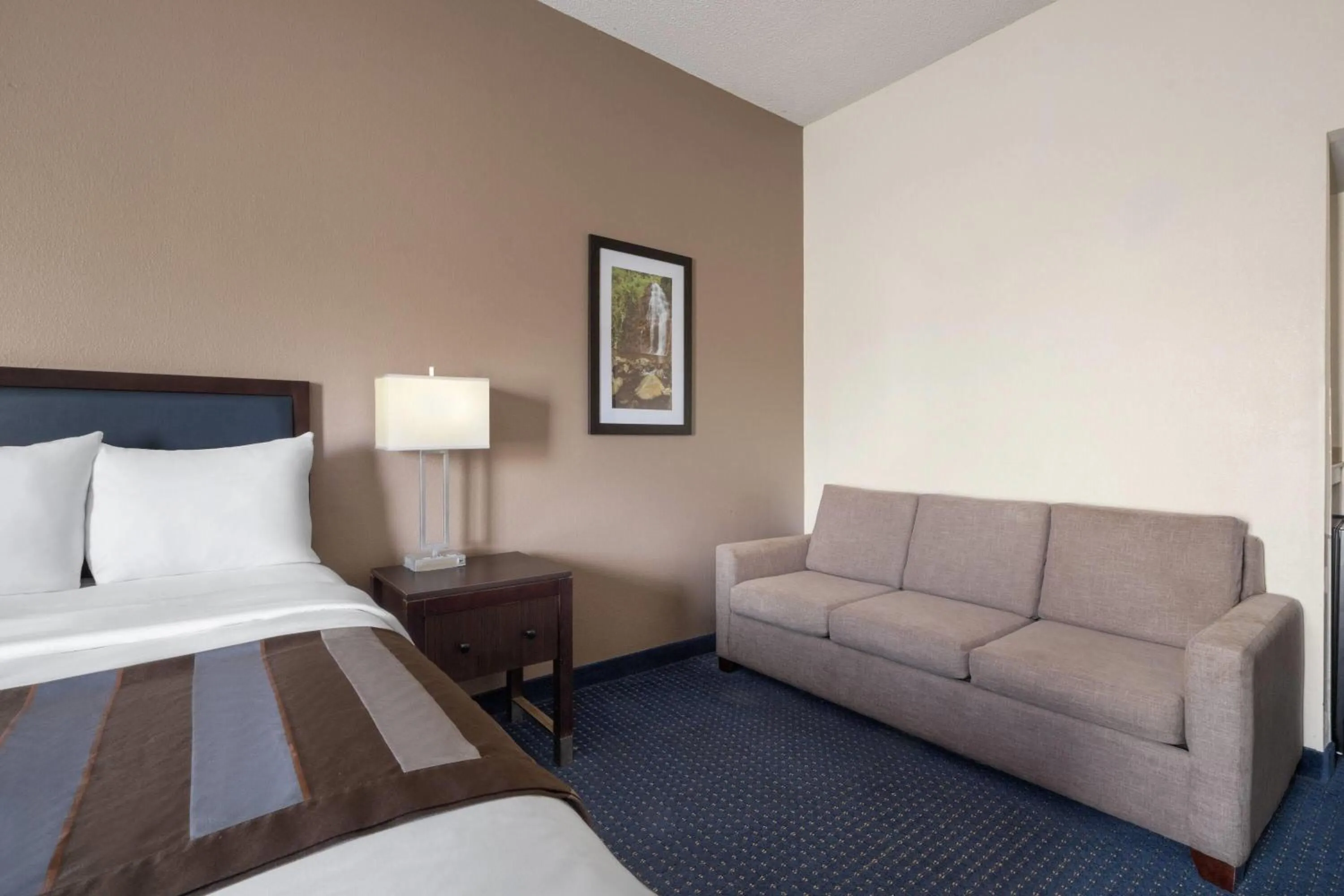 Photo of the whole room in Wingate by Wyndham Augusta Fort Eisenhower