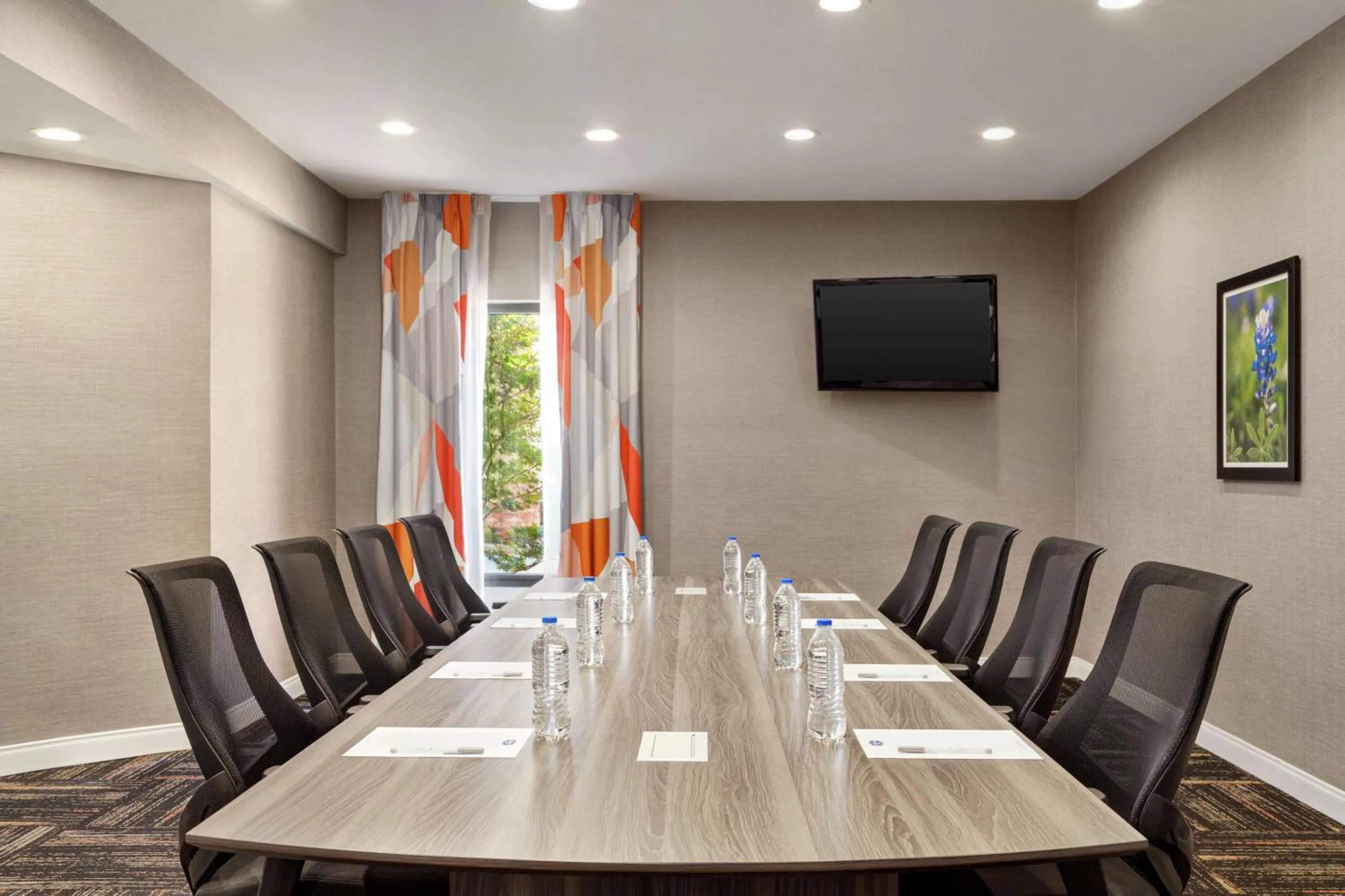 Meeting/conference room in Hampton Inn Paris