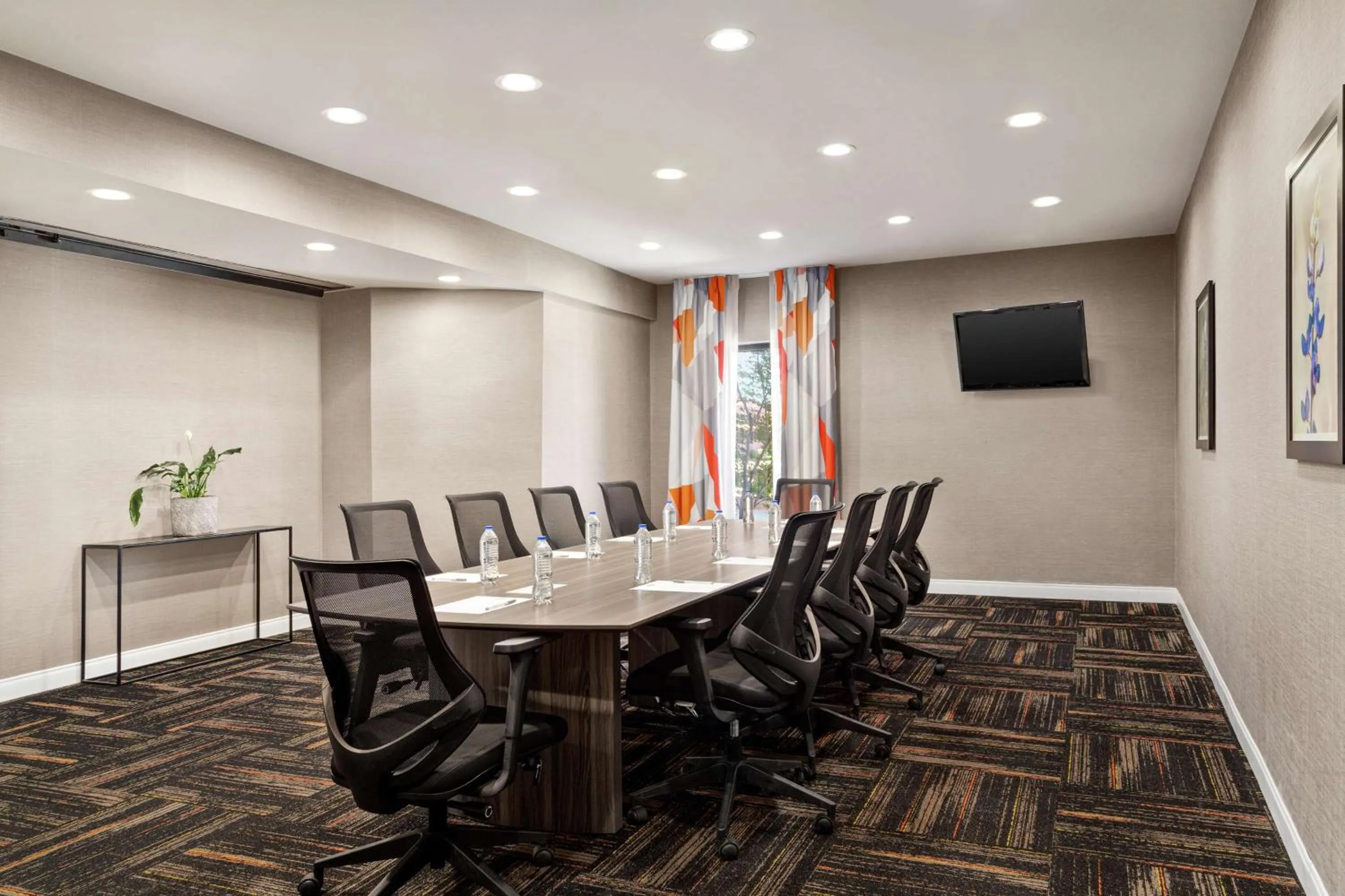 Meeting/conference room in Hampton Inn Paris