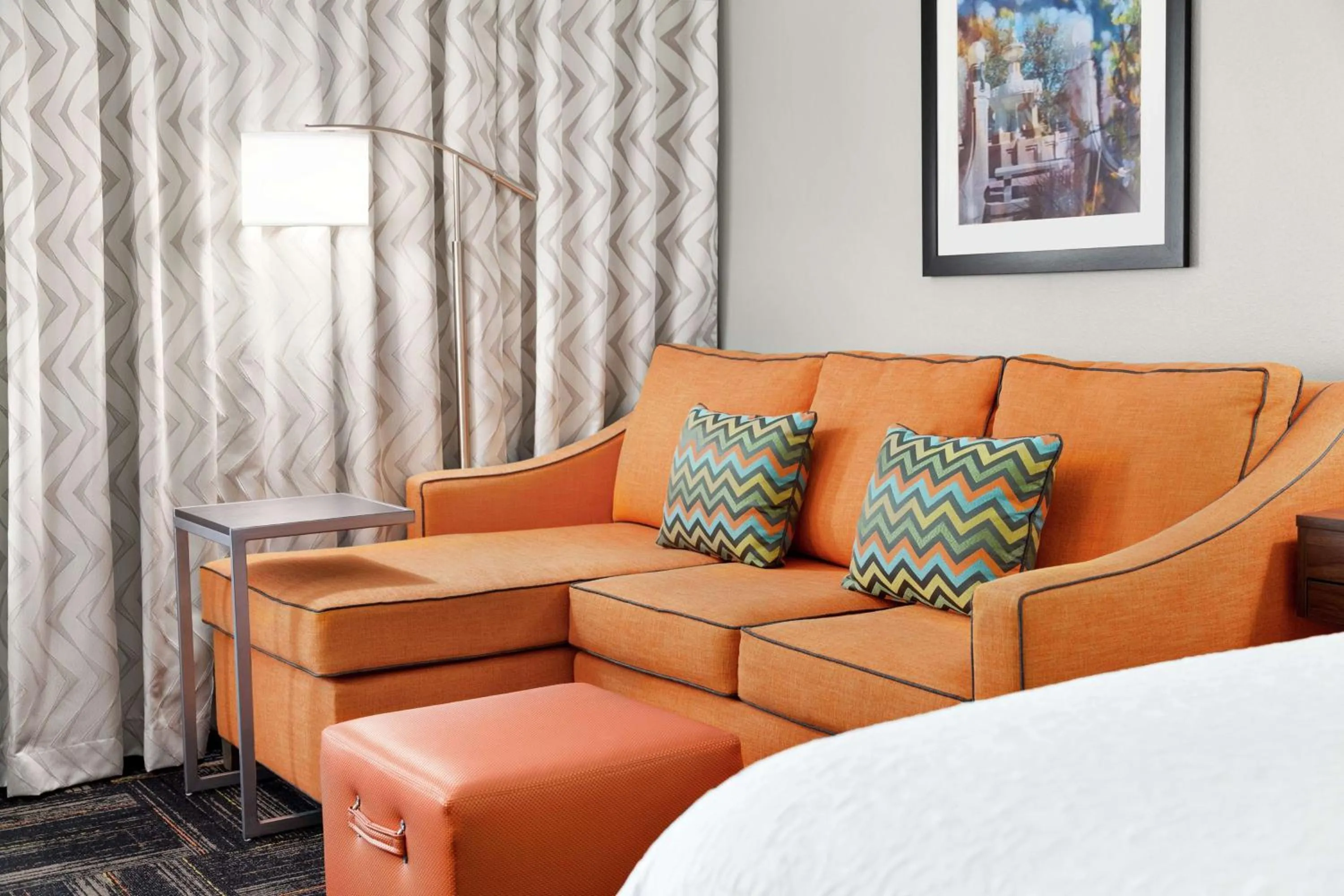 Living room in Hampton Inn Paris