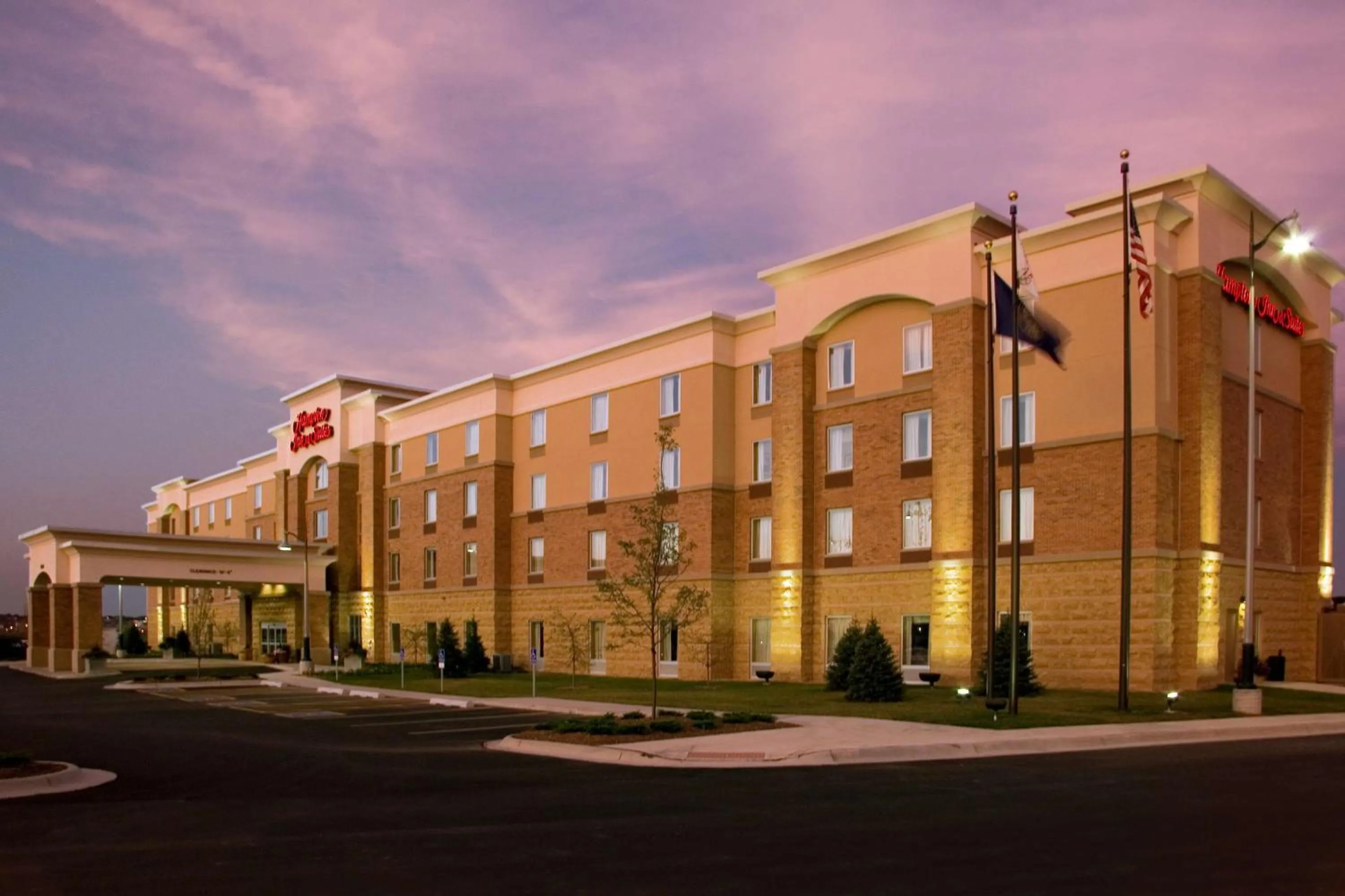 Property building in Hampton Inn & Suites Omaha Southwest-La Vista