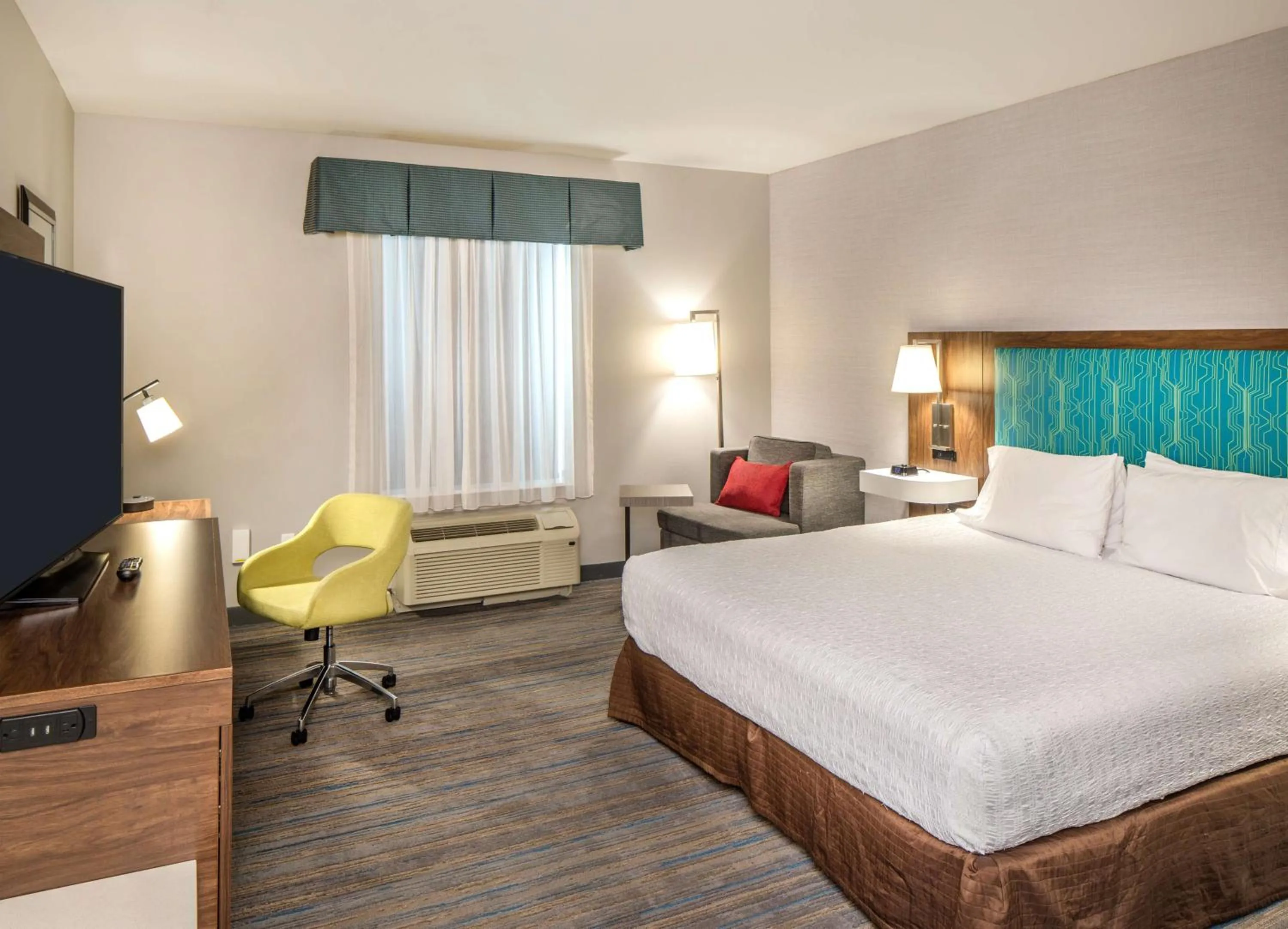 Bed in Hampton Inn & Suites Omaha Southwest-La Vista