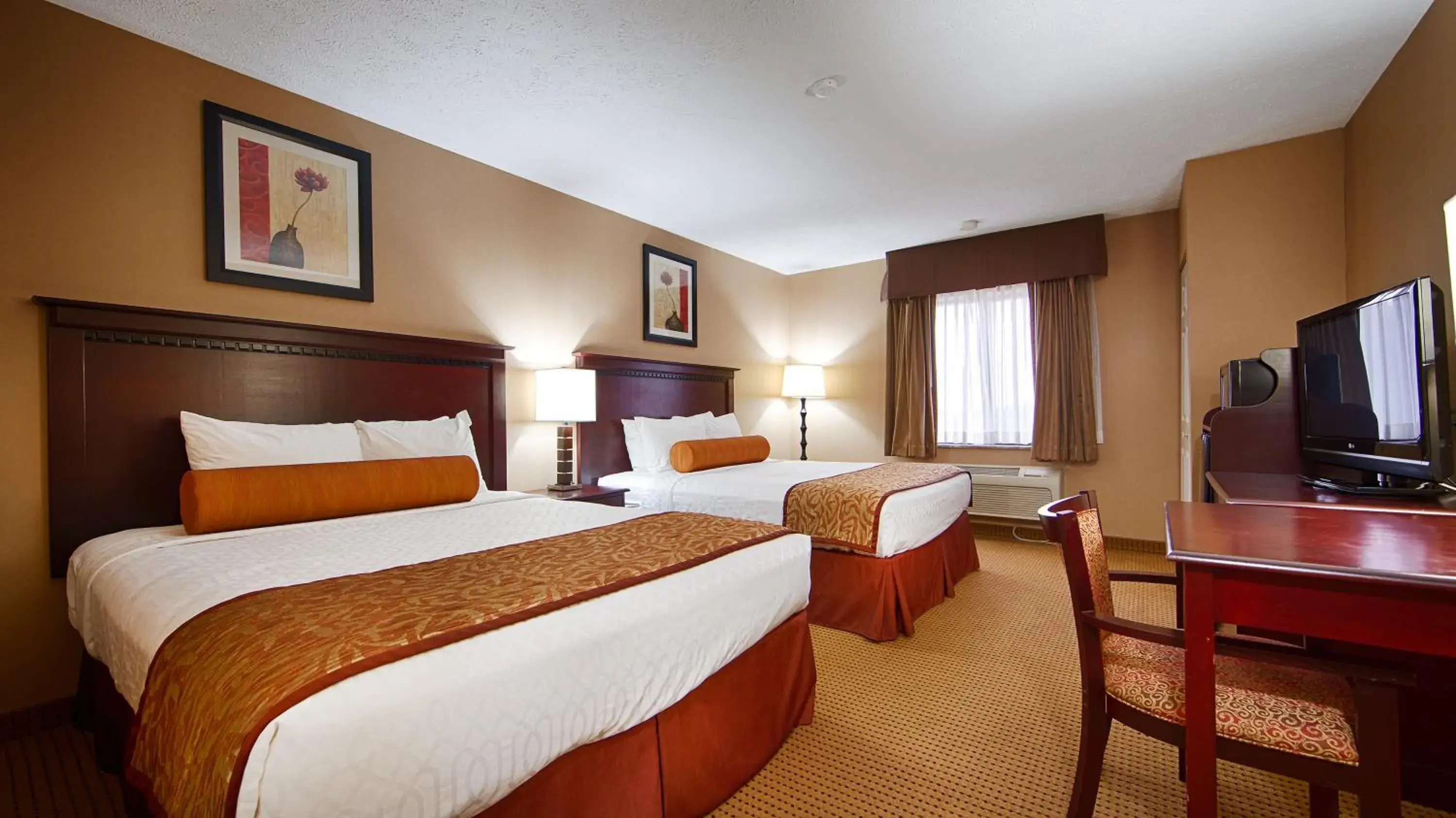 Queen Room with Two Queen Beds - Non-Smoking/Disability Access in Hotel Lincoln Inn on Route 66 and near I-55 Queen Room with Two Queen Beds - Non-Smoking/Disability Access in Hotel Lincoln Inn on Route 66 and near I-55