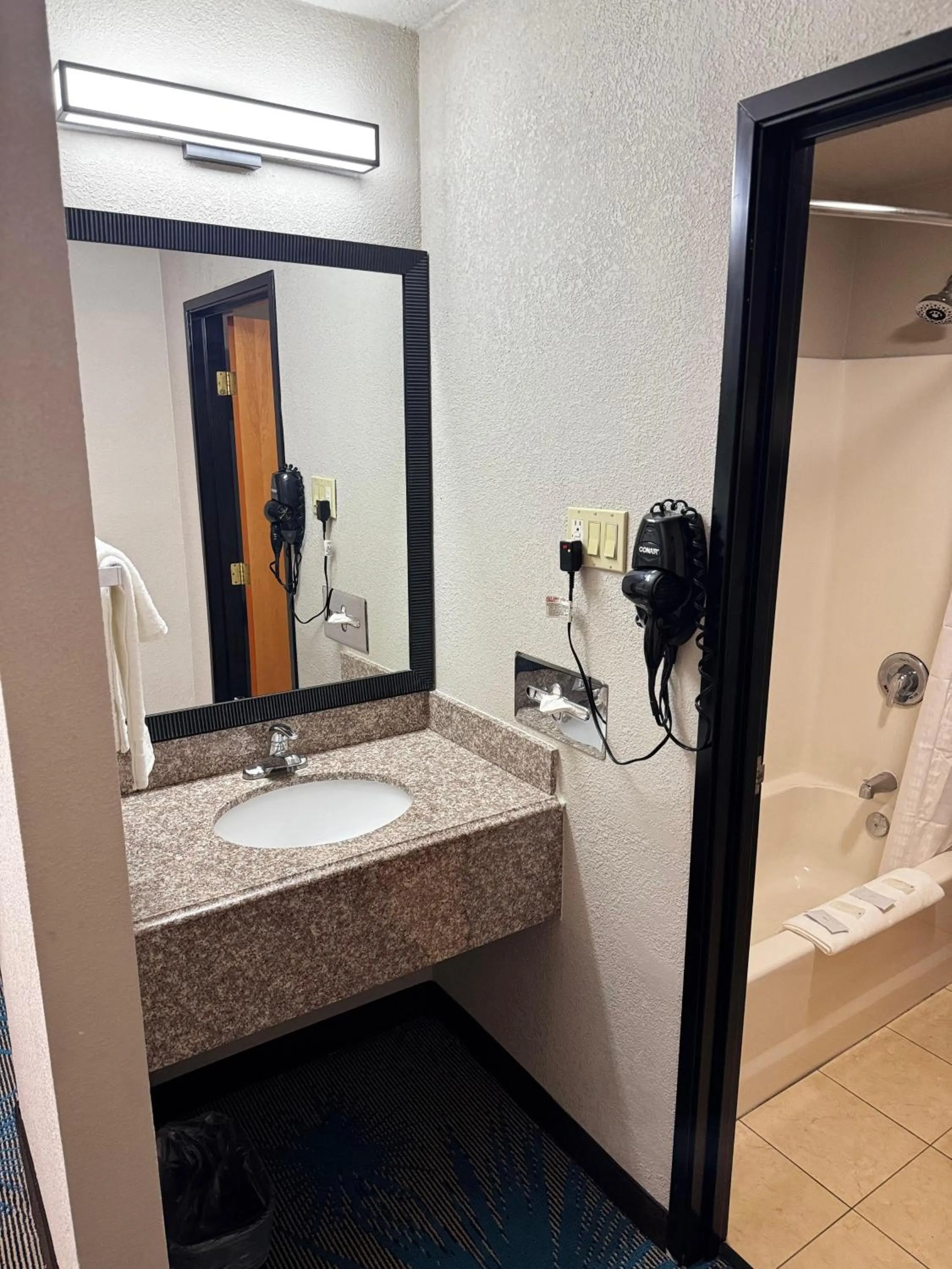 Hotel Lincoln Inn on Route 66 and near I-55