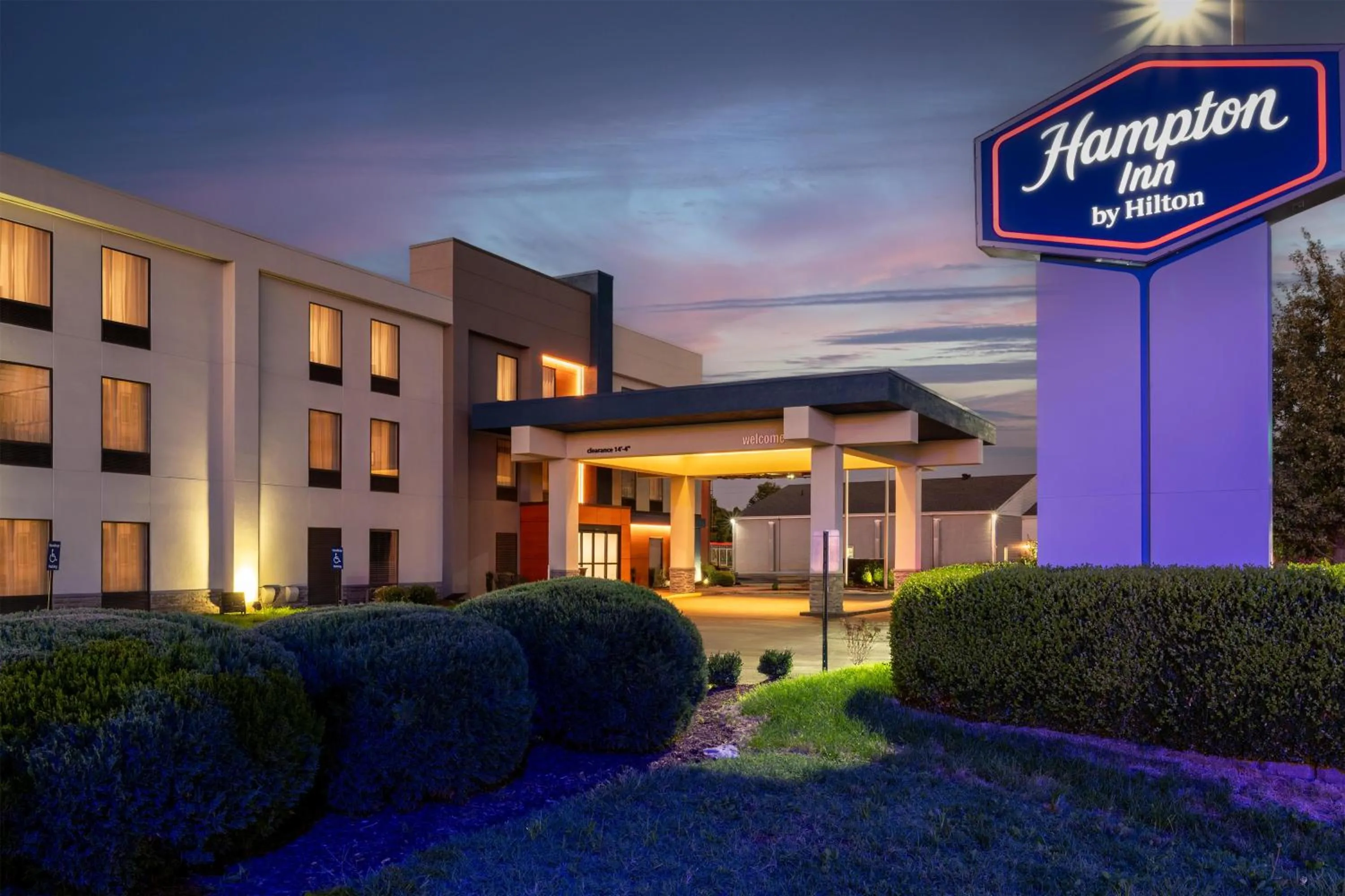 Property building in Hampton Inn Owensboro