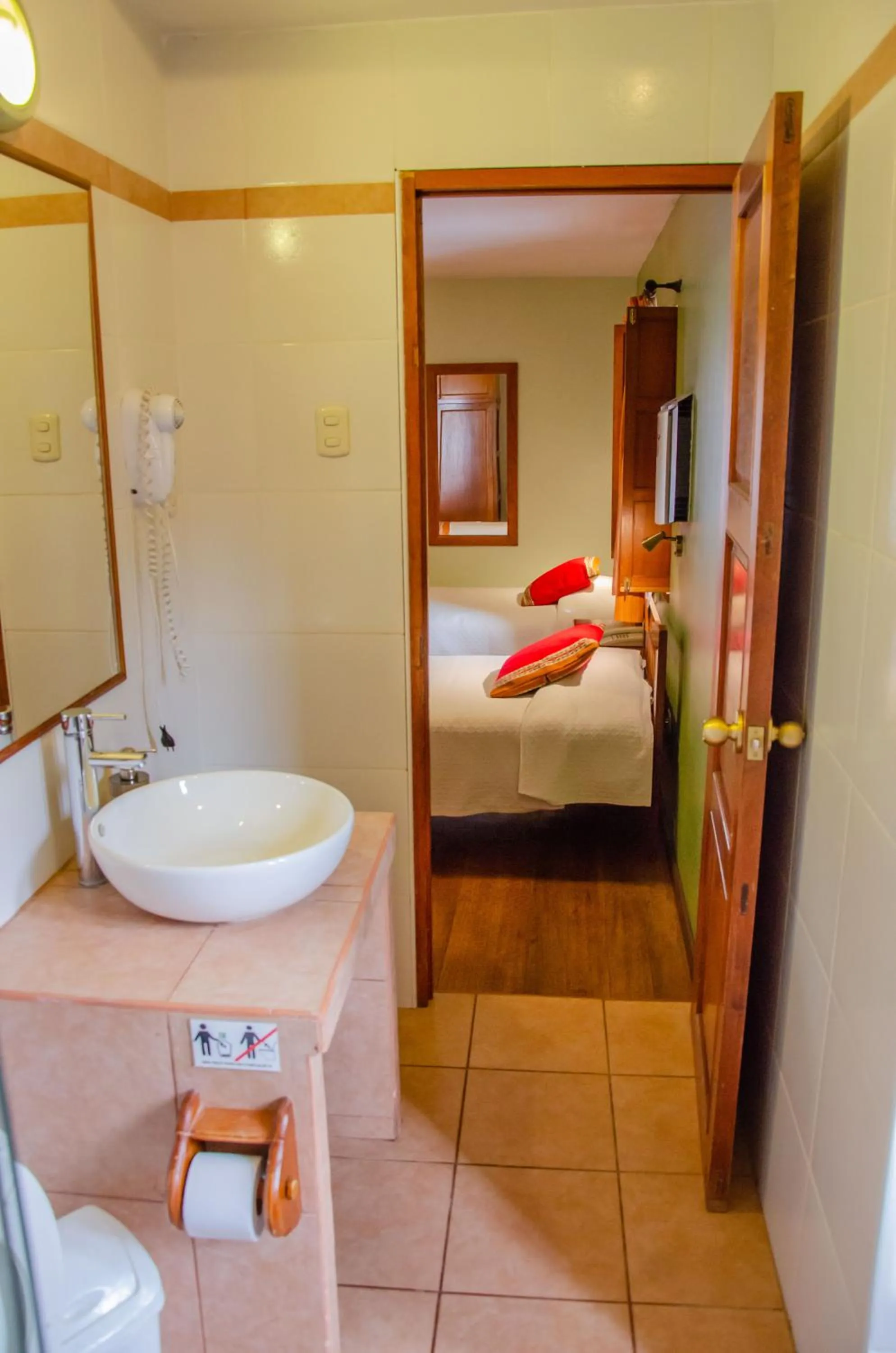 Bathroom in Eco-Hotel Pension Alemana