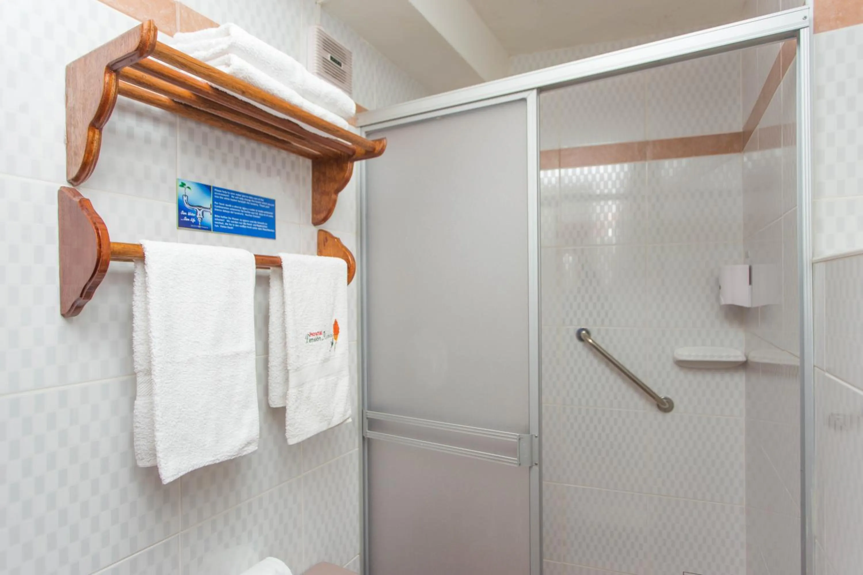 Bathroom in Eco-Hotel Pension Alemana