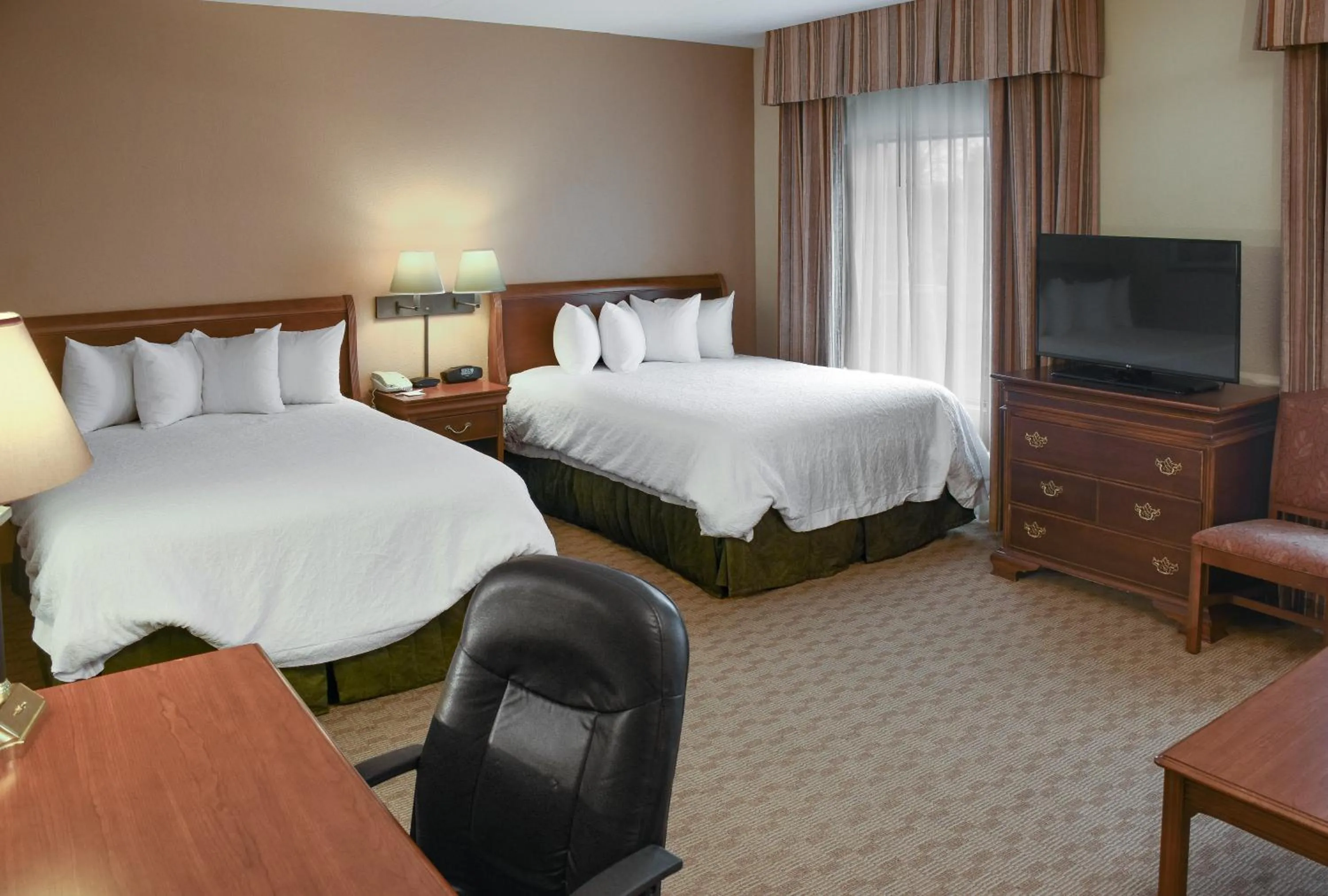 Bedroom, Bed in Hampton Inn & Suites Youngstown-Canfield