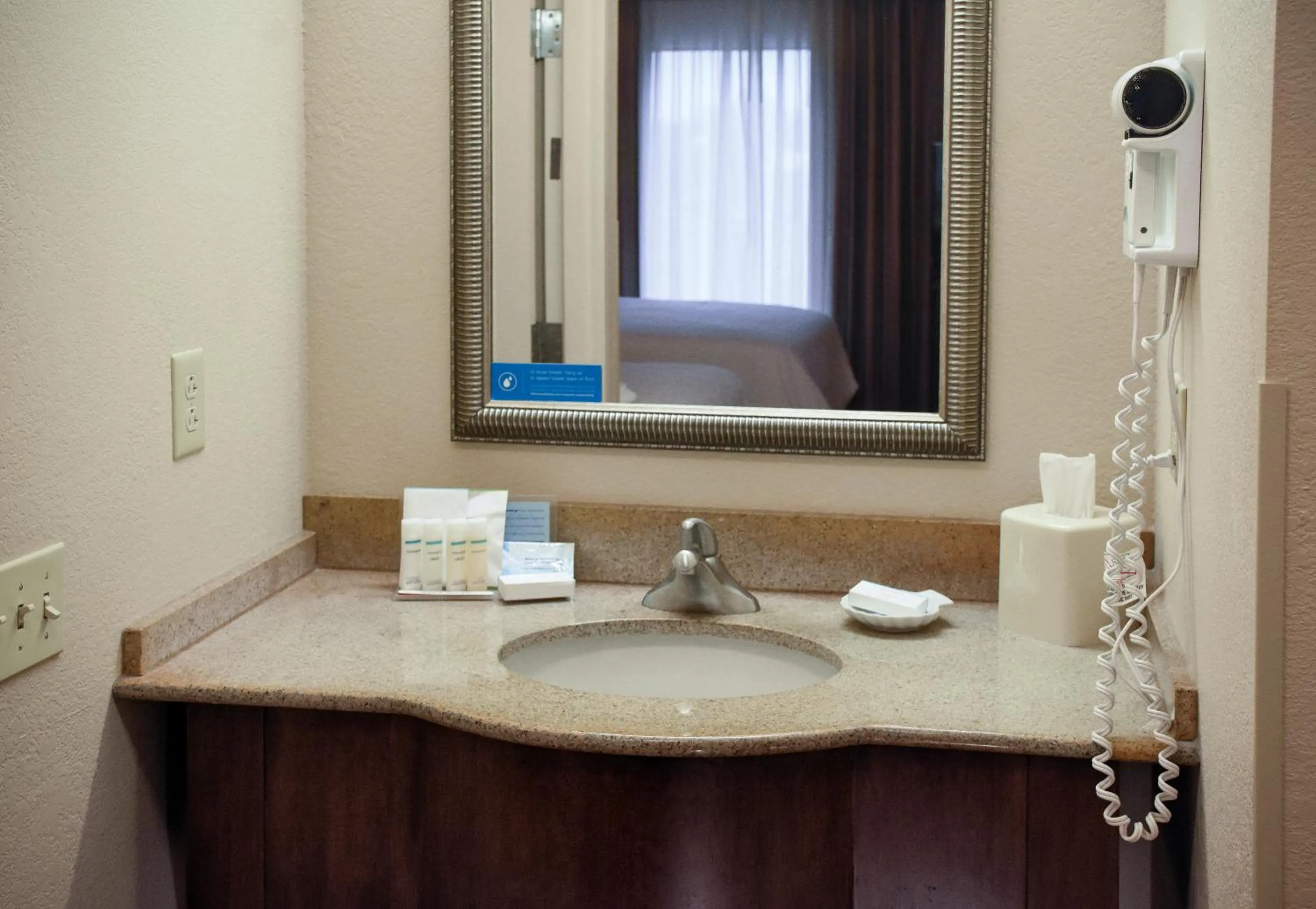 Bathroom in Hampton Inn & Suites Youngstown-Canfield