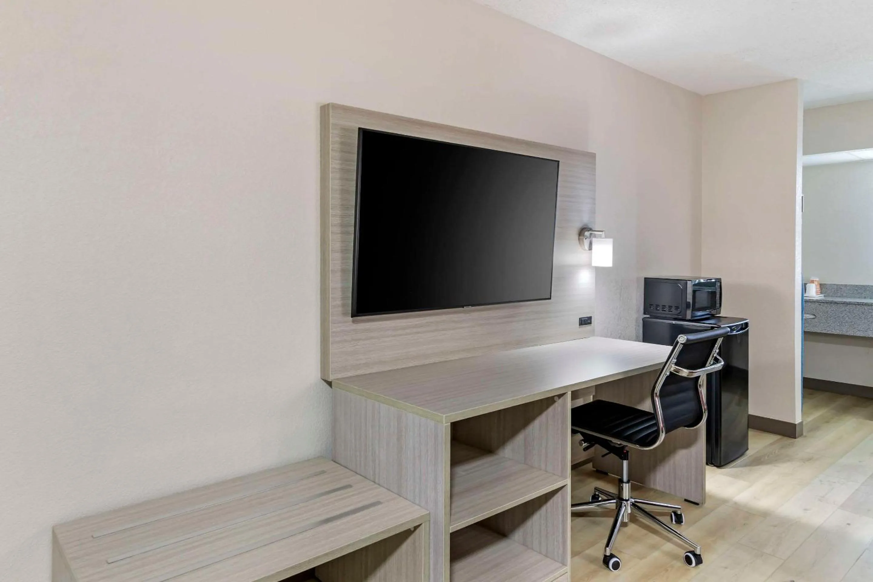 Bedroom in Econo Lodge Augusta, Downtown