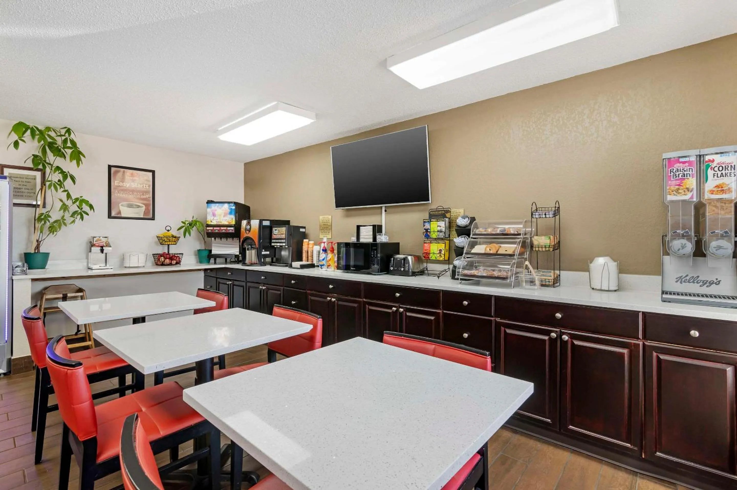 Breakfast in Econo Lodge Augusta, Downtown