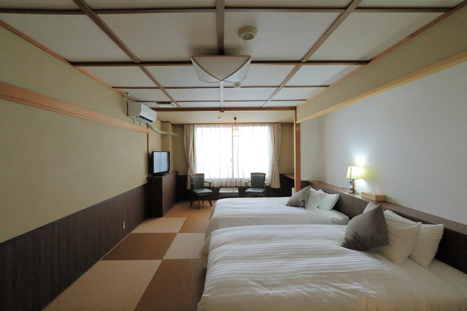 Bed in mt. inn(マウントイン）